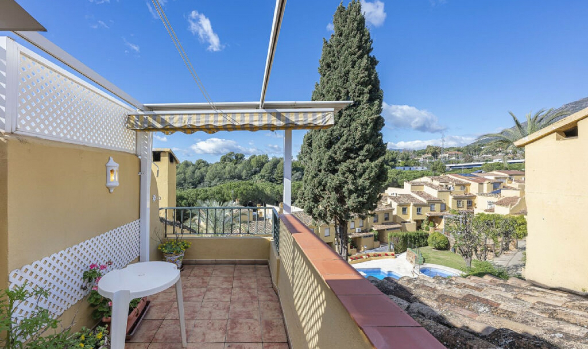 Resale - House -
Marbella