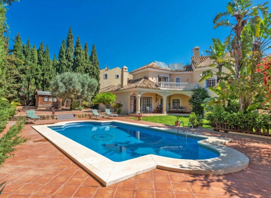 Resale - House -
Marbella