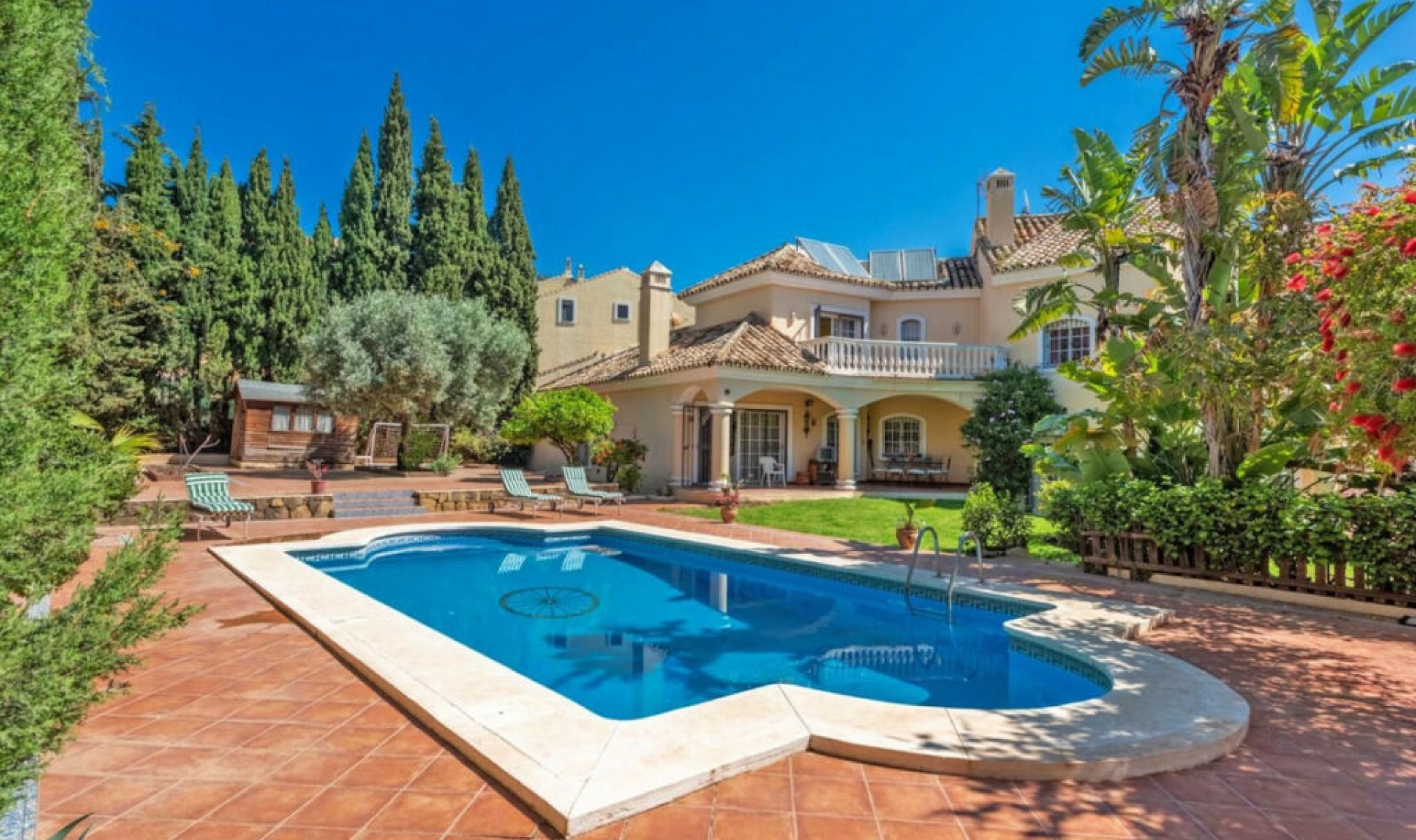 Resale - House -
Marbella