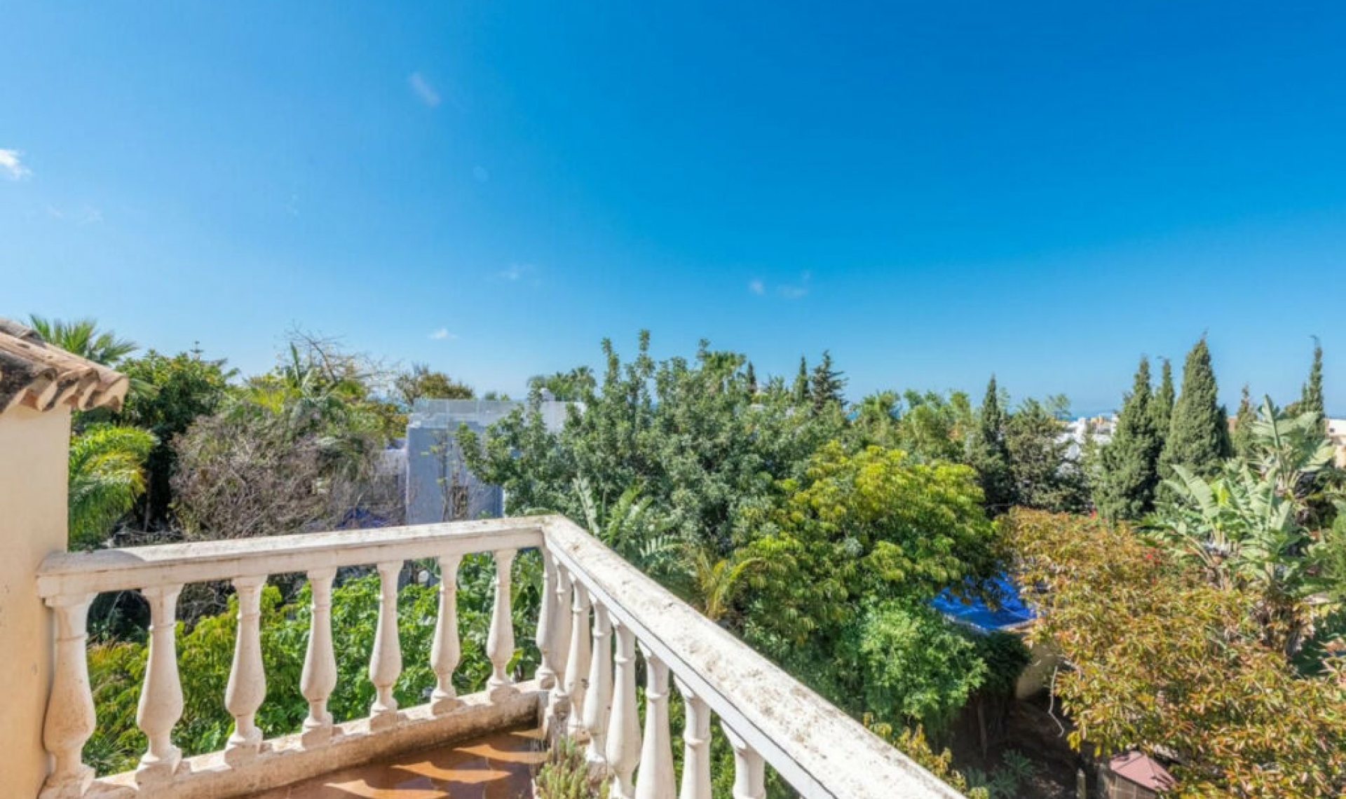 Resale - House -
Marbella