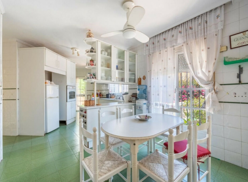 Resale - House -
Marbella