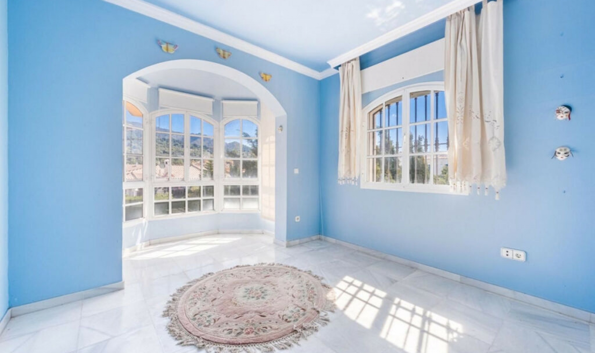 Resale - House -
Marbella