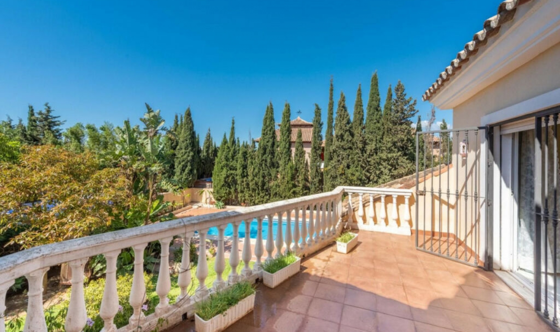 Resale - House -
Marbella