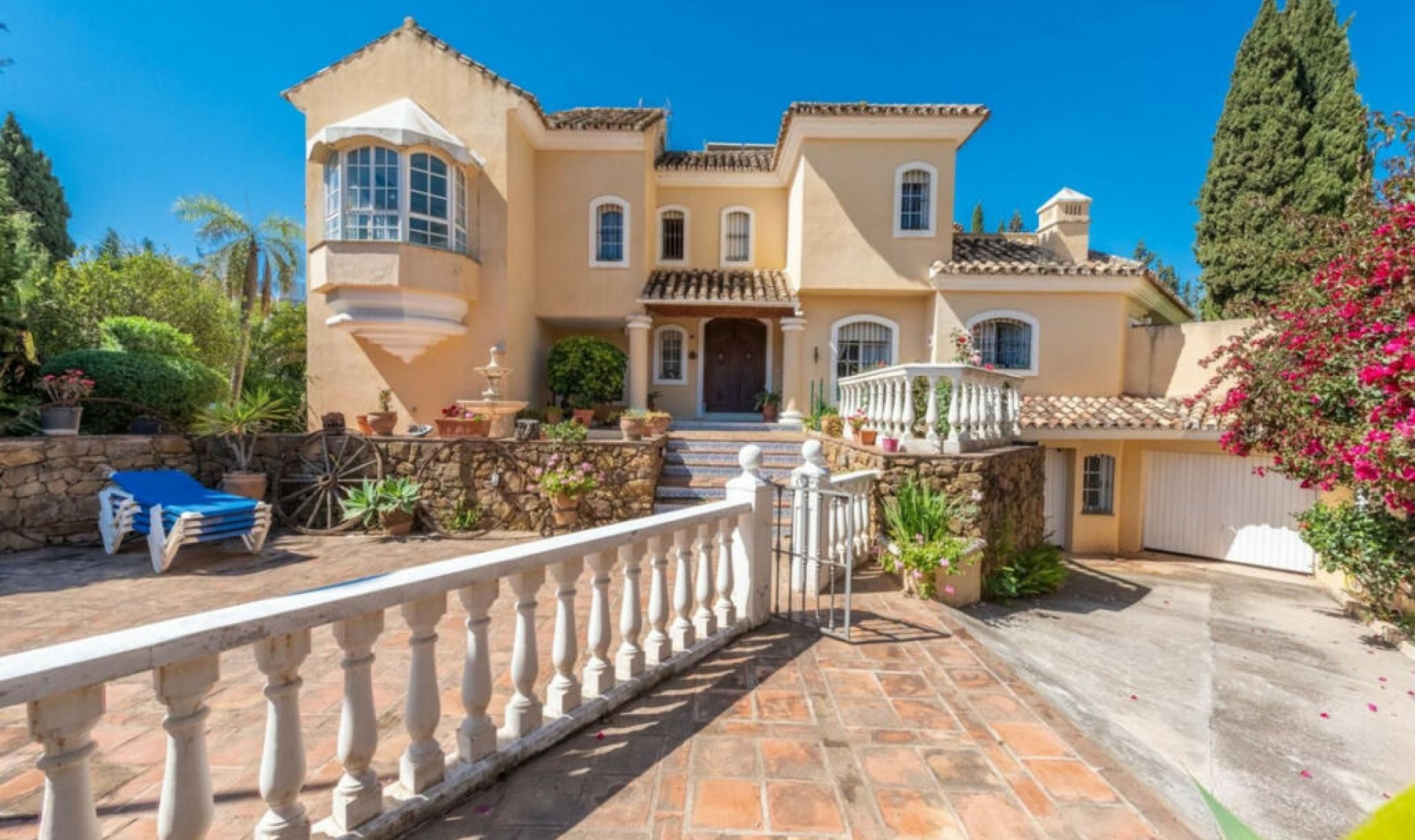 Resale - House -
Marbella