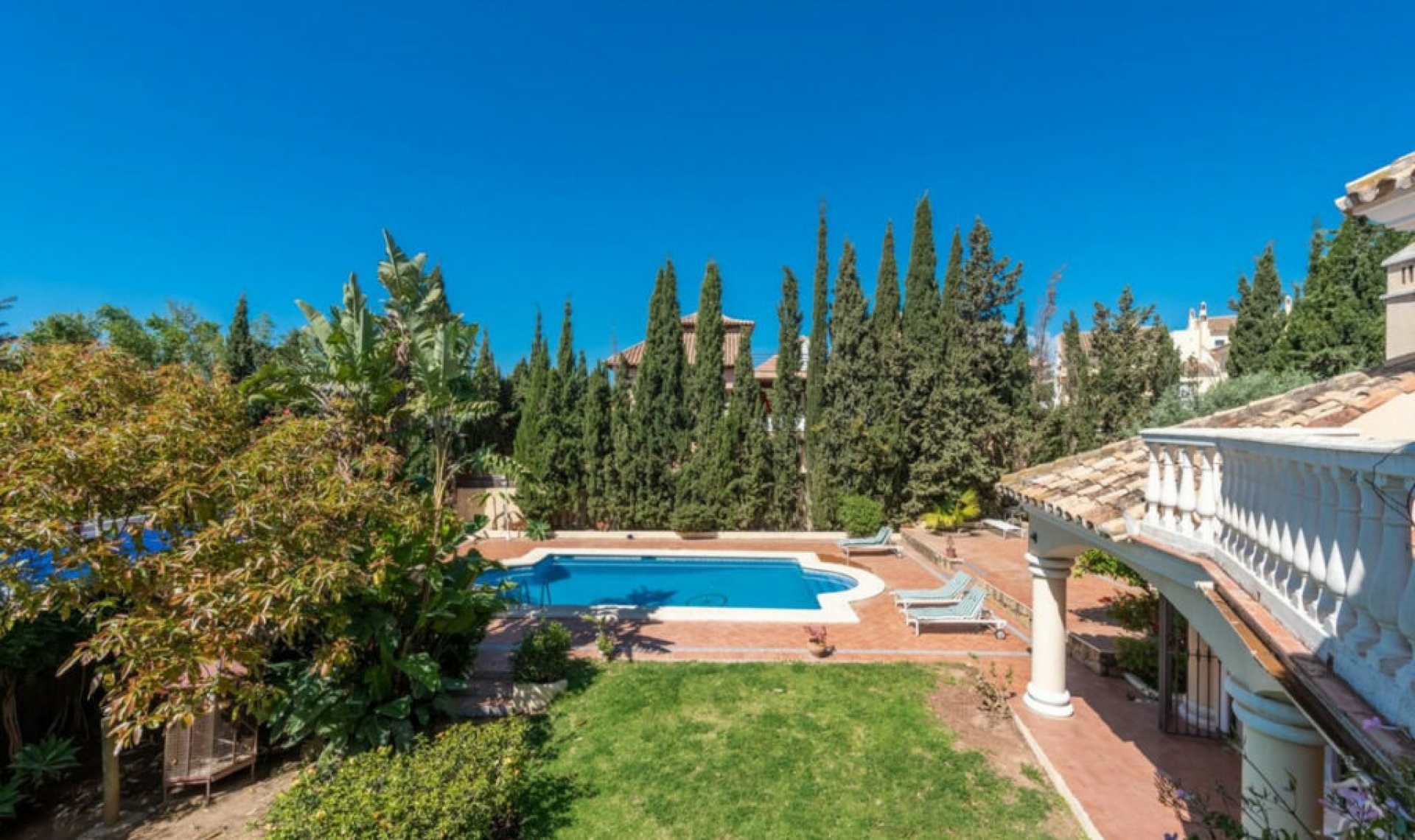 Resale - House -
Marbella