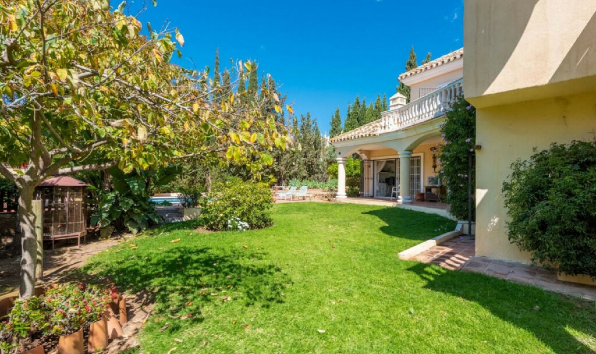 Resale - House -
Marbella