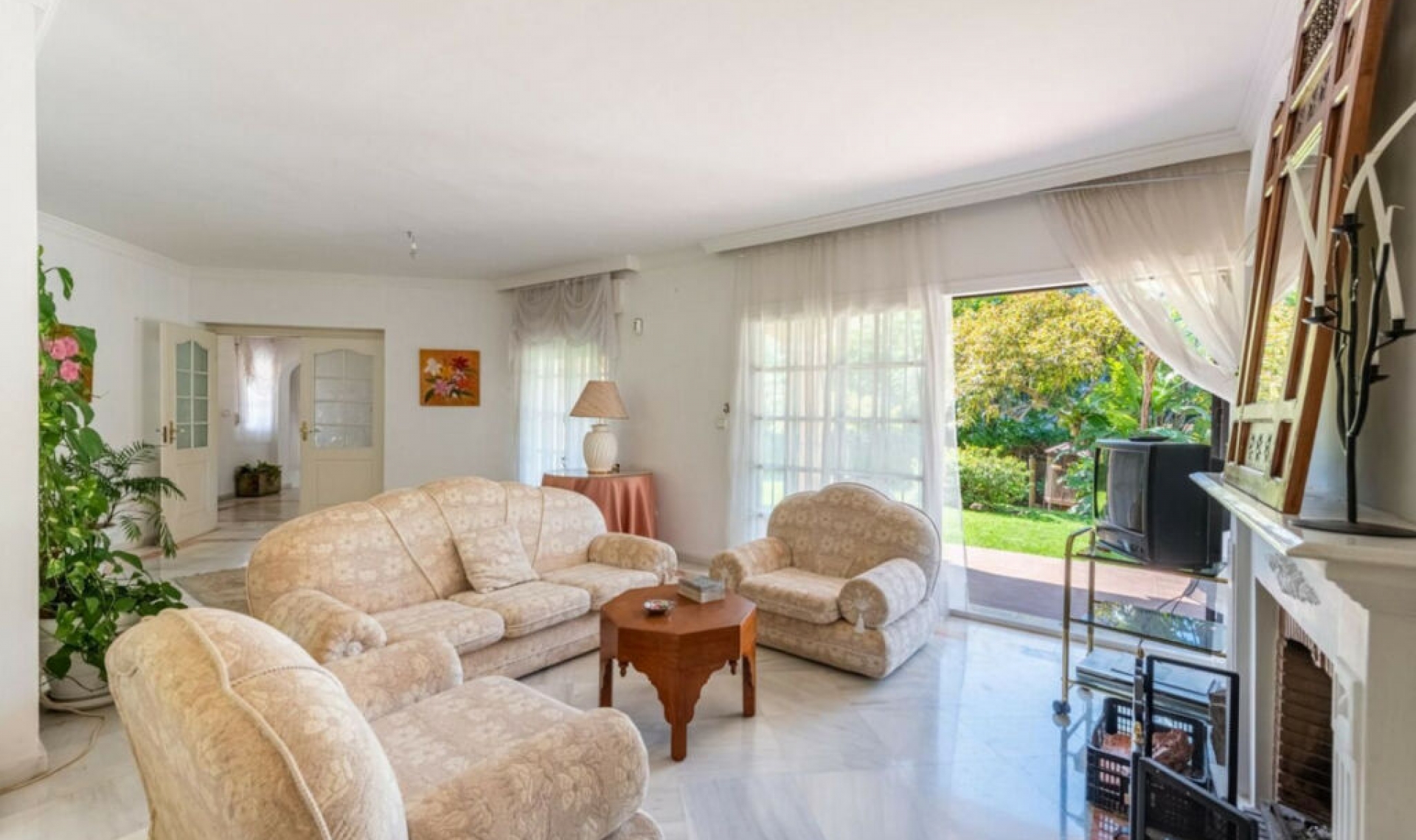 Resale - House -
Marbella