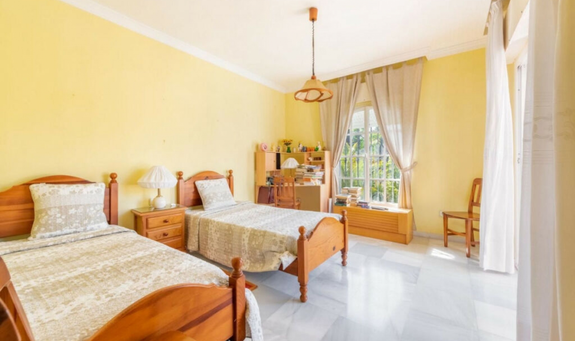 Resale - House -
Marbella