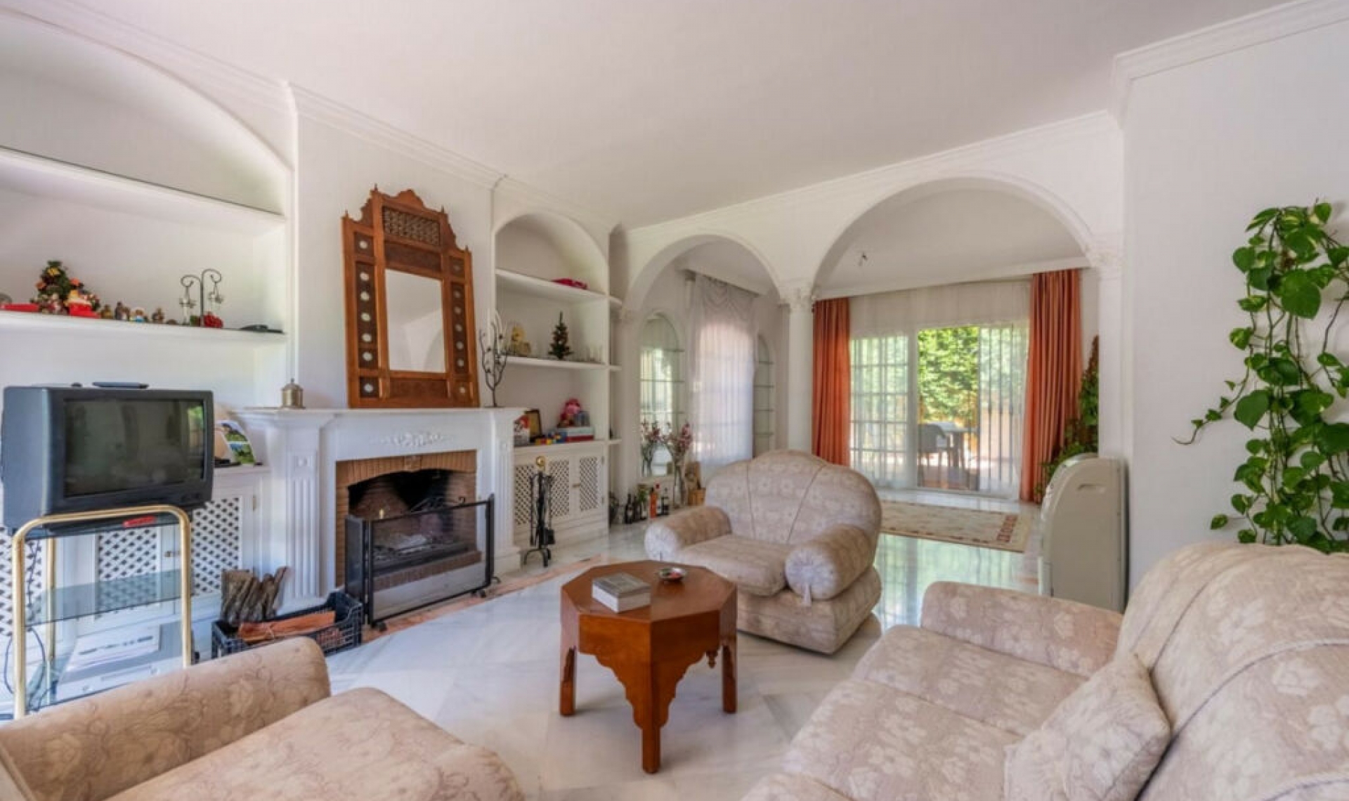 Resale - House -
Marbella