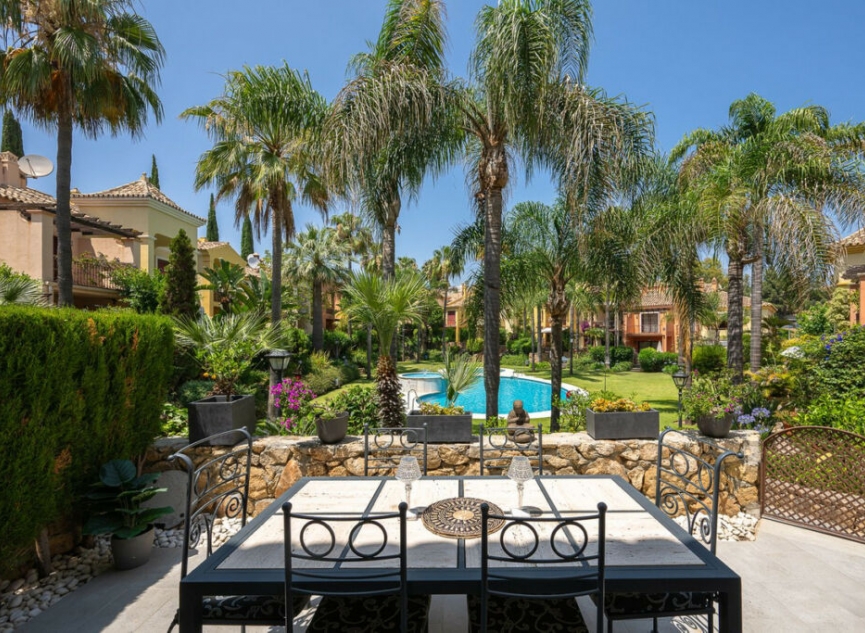 Resale - House -
Marbella