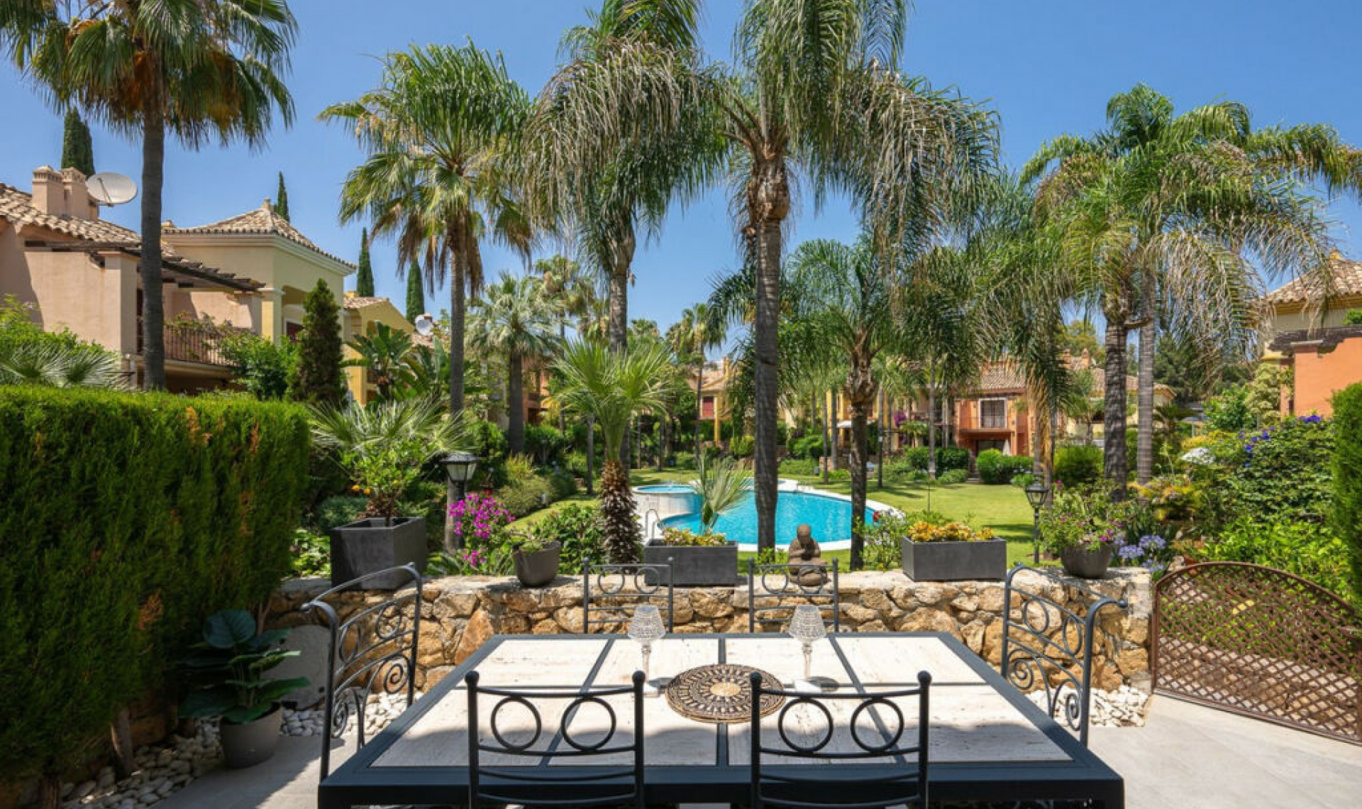 Resale - House -
Marbella