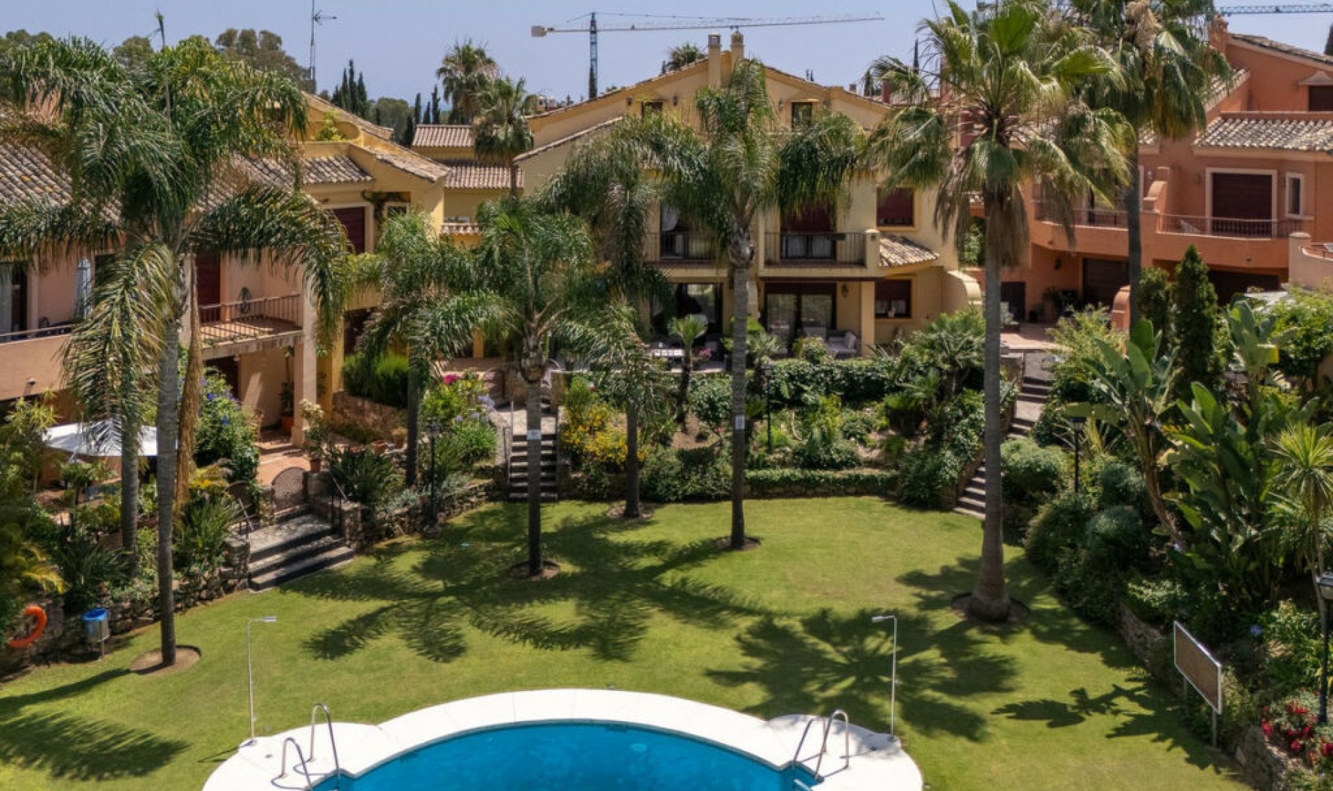 Resale - House -
Marbella