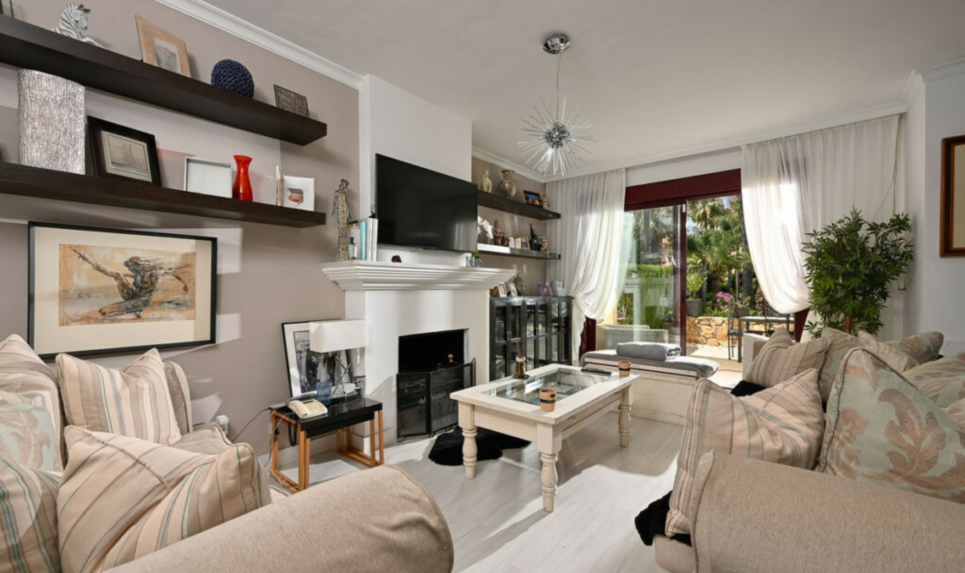 Resale - House -
Marbella