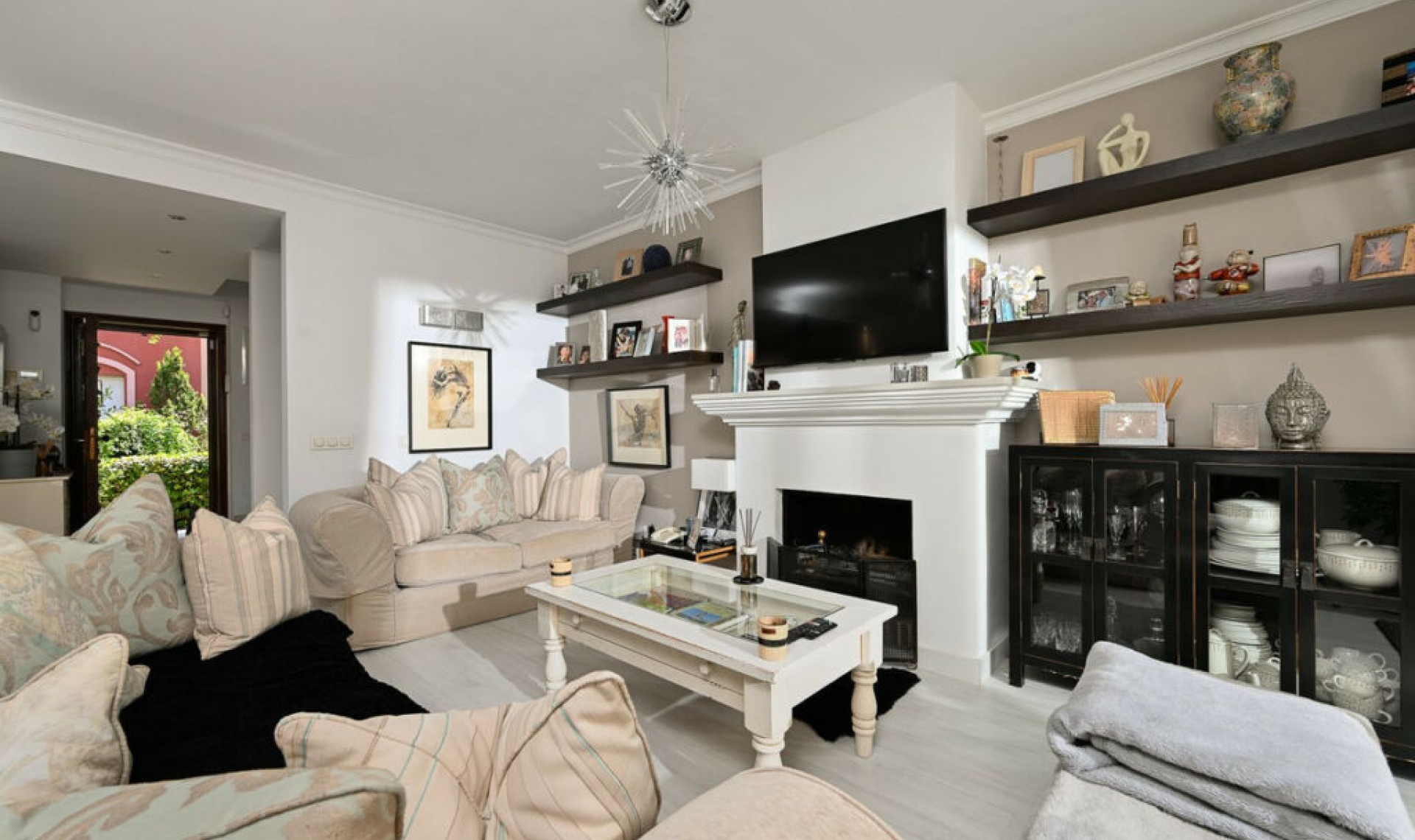Resale - House -
Marbella