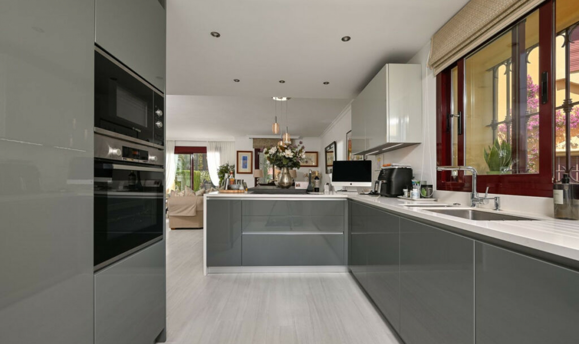 Resale - House -
Marbella