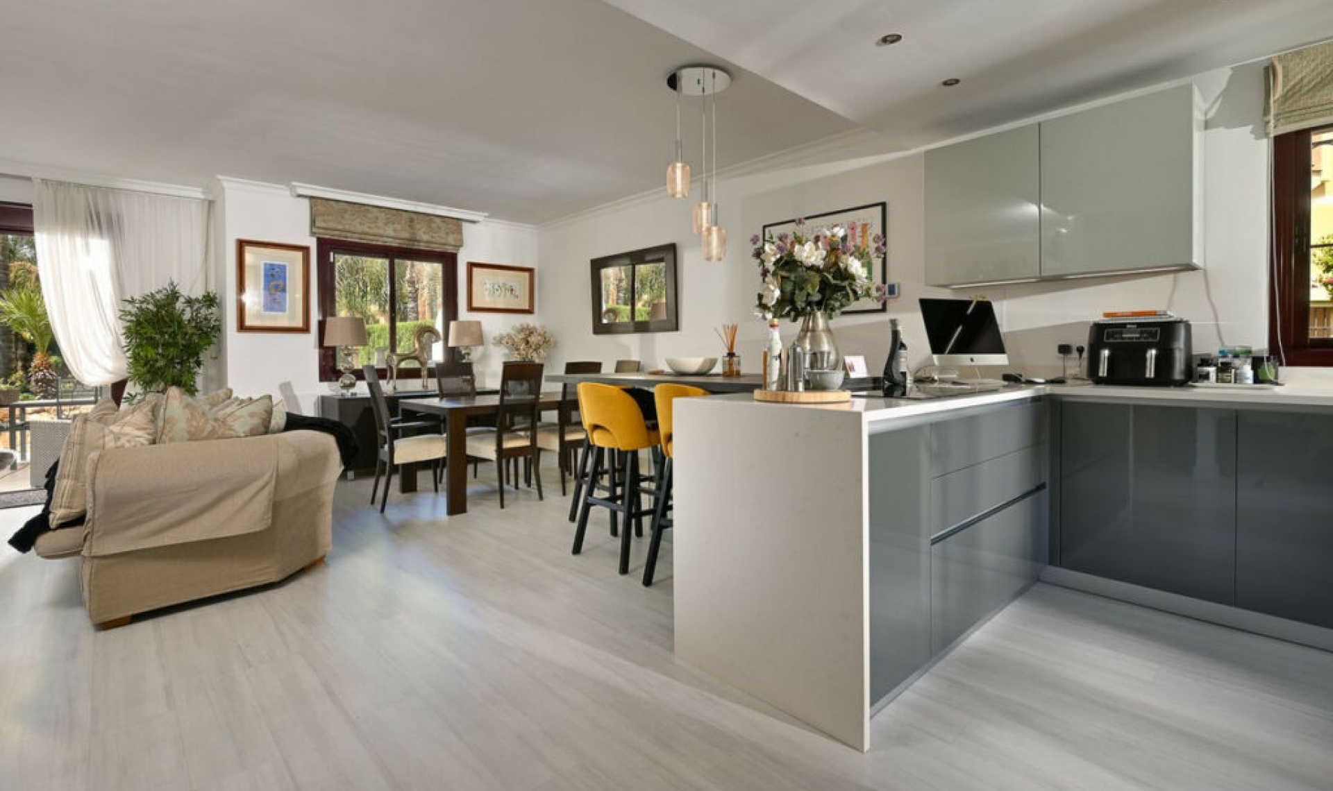 Resale - House -
Marbella