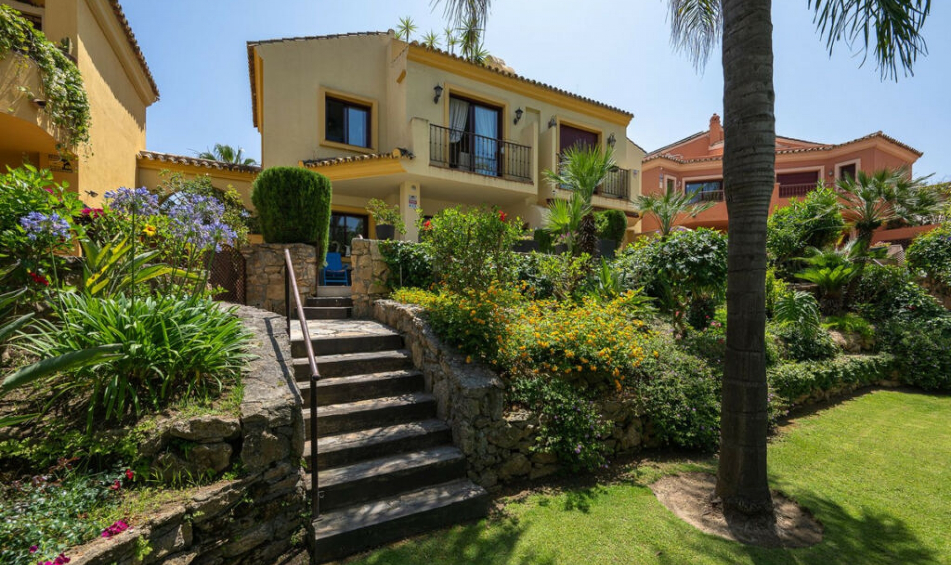 Resale - House -
Marbella