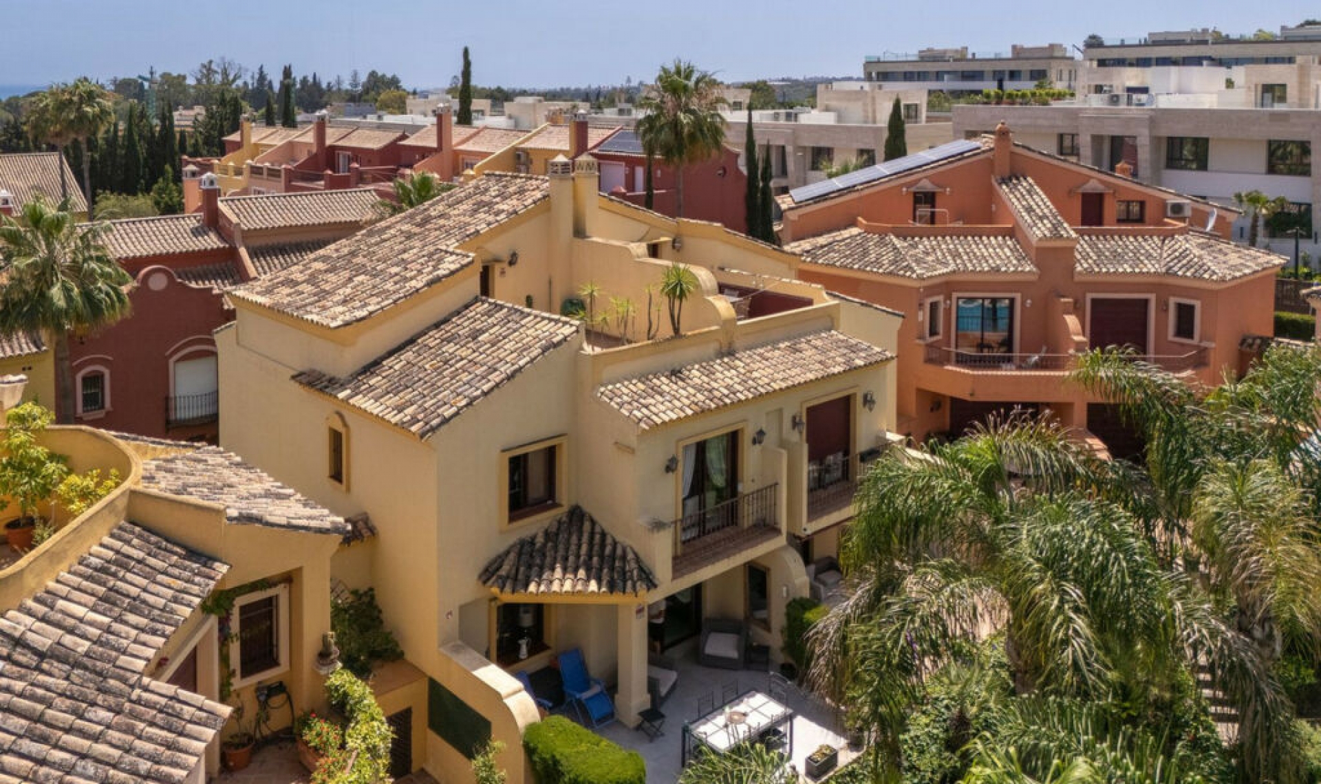 Resale - House -
Marbella