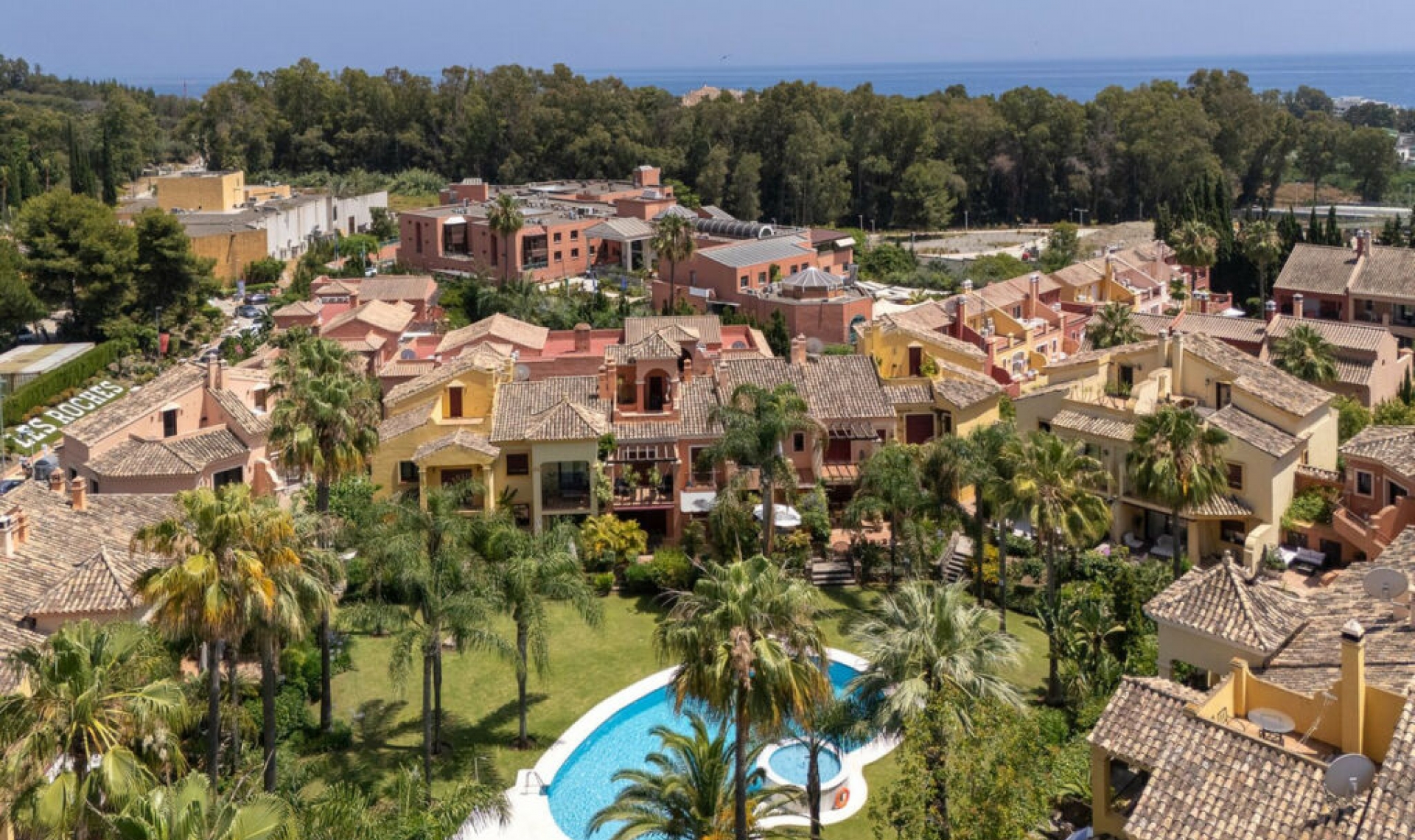 Resale - House -
Marbella