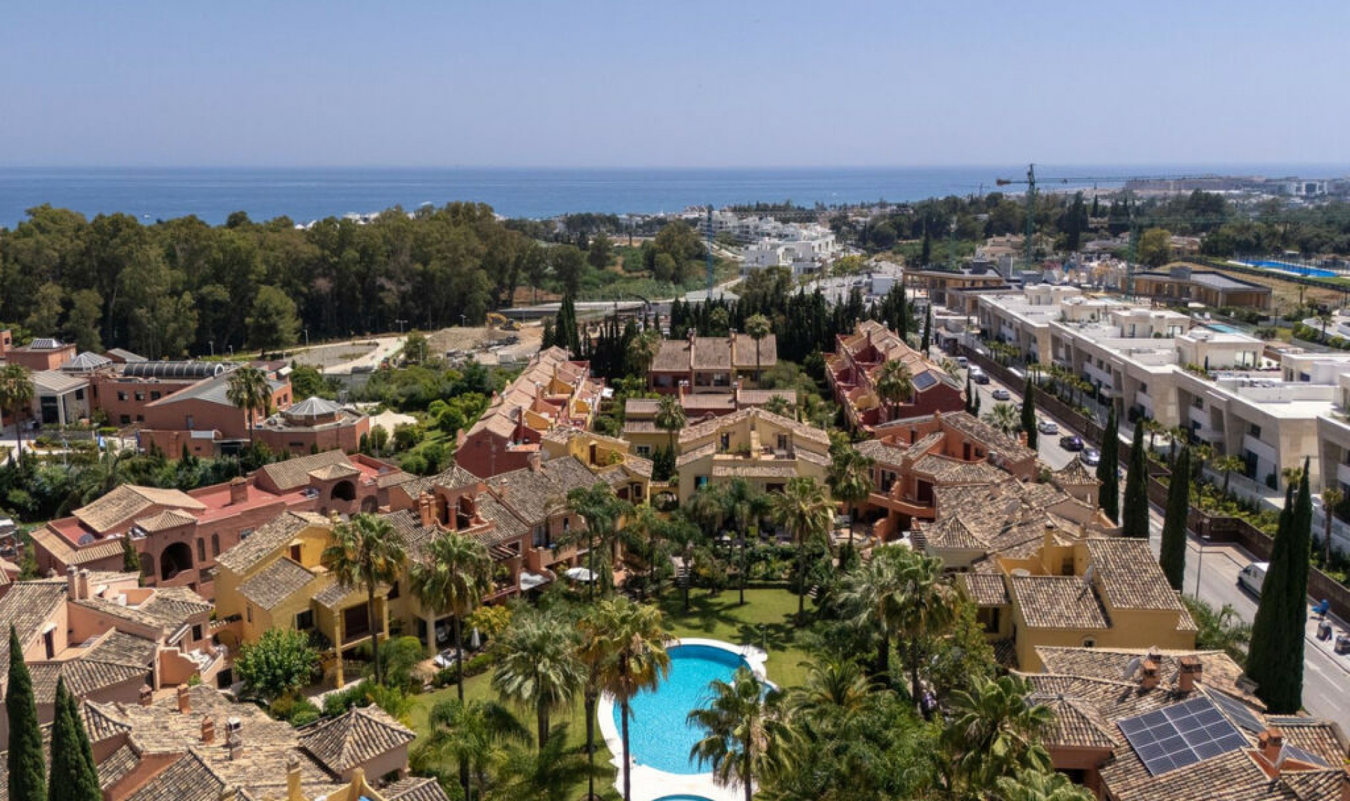Resale - House -
Marbella