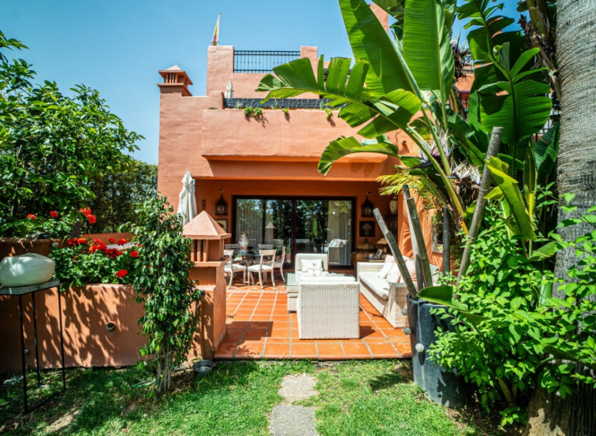 Resale - House -
Marbella