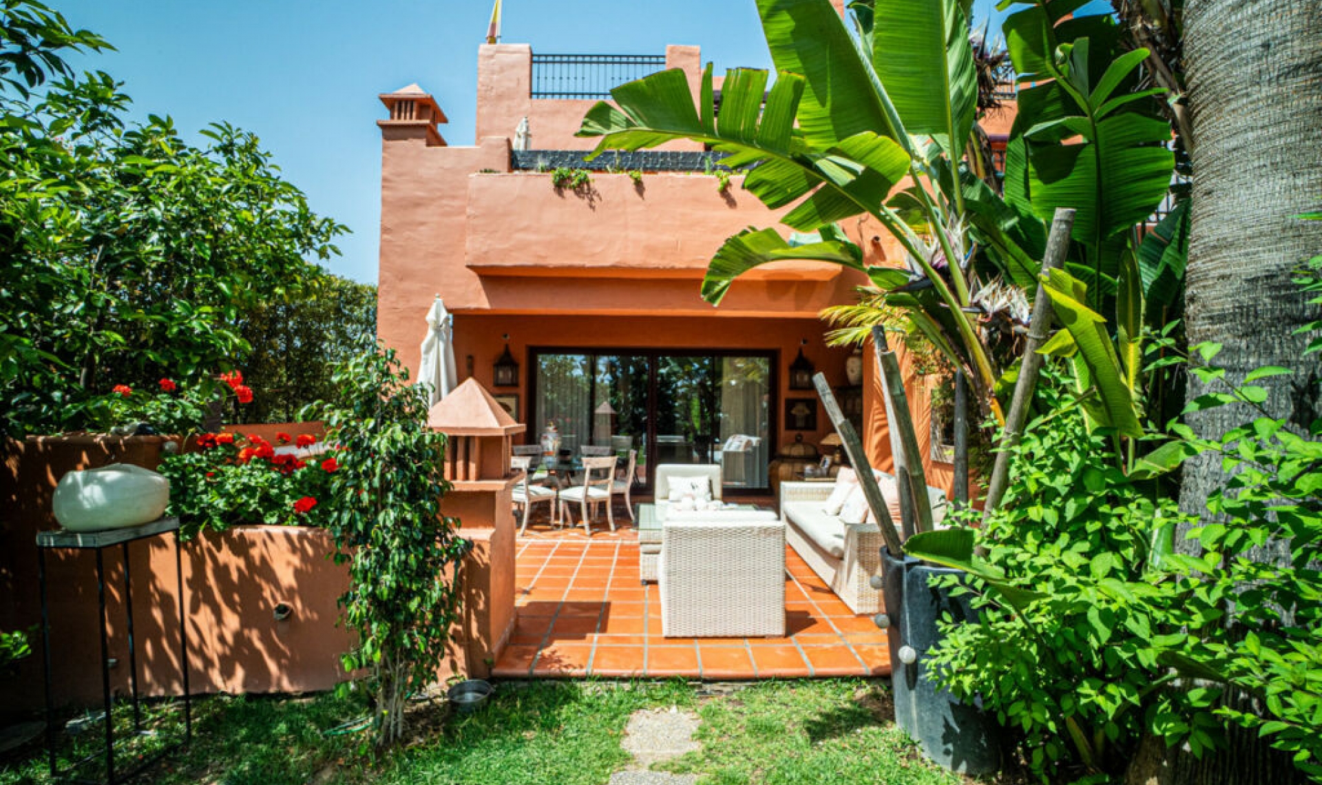 Resale - House -
Marbella