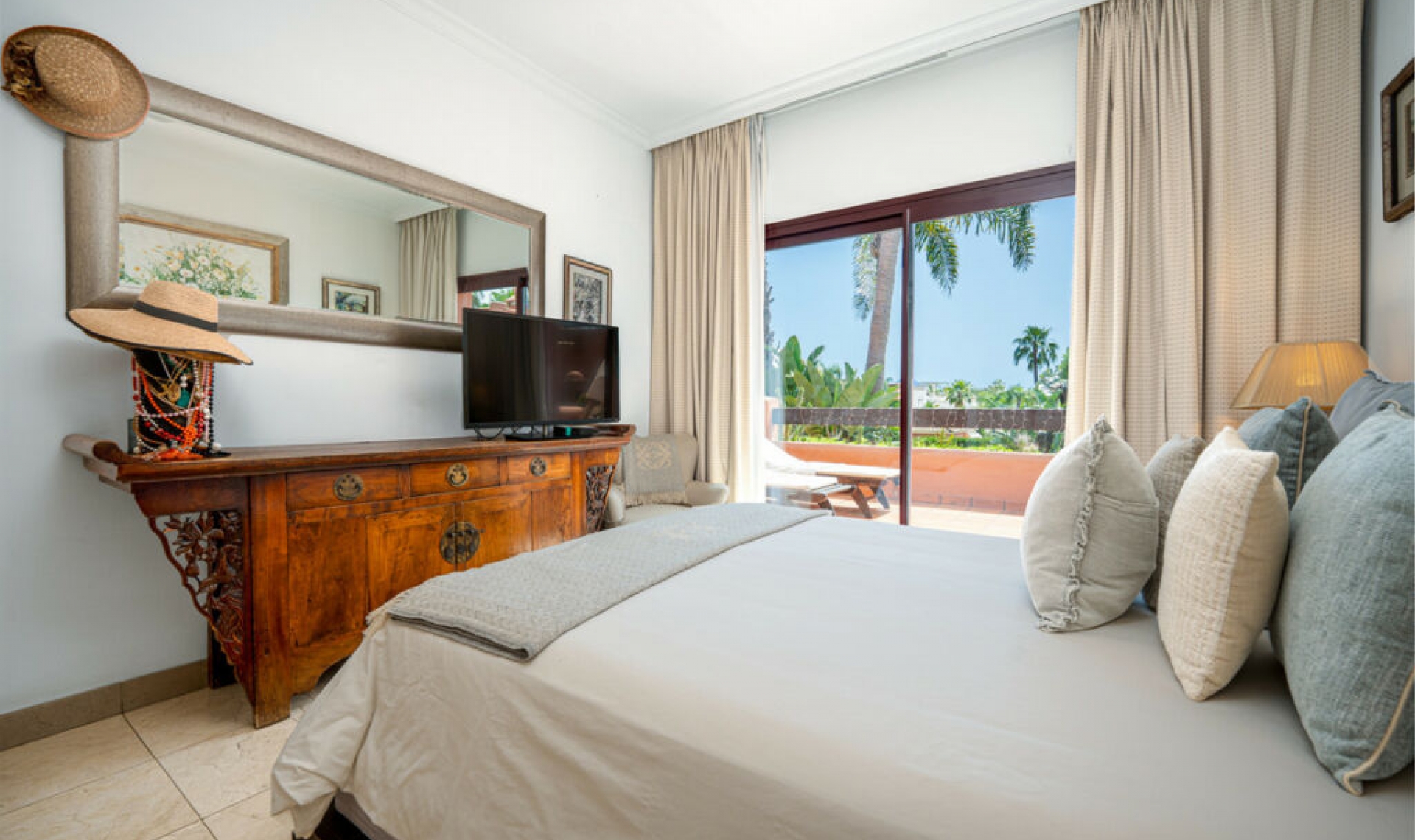 Resale - House -
Marbella