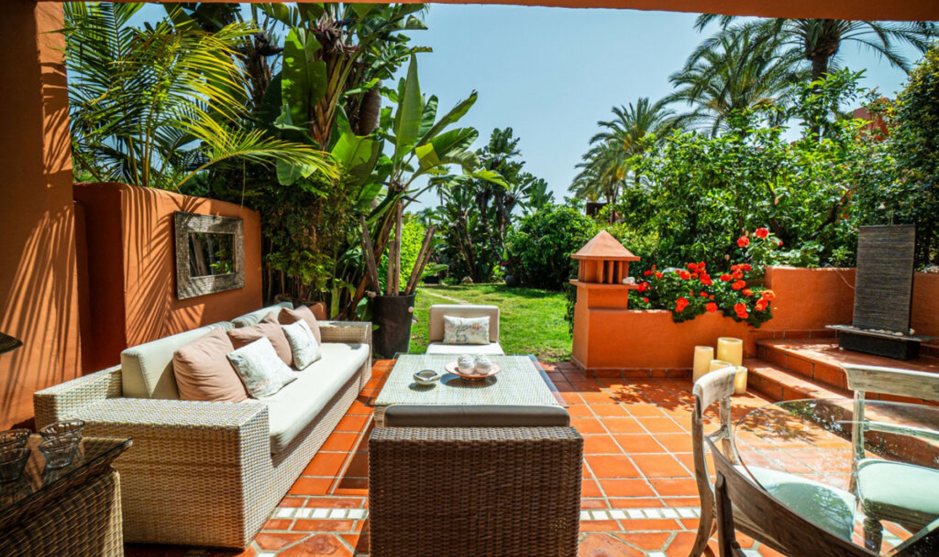 Resale - House -
Marbella