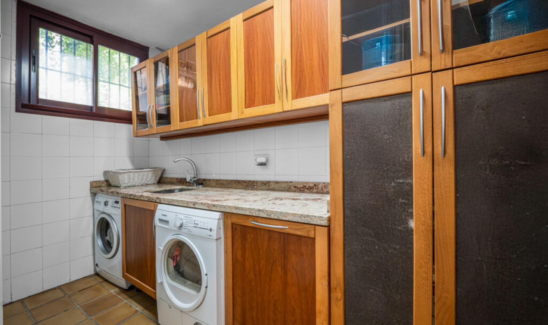 Resale - House -
Marbella