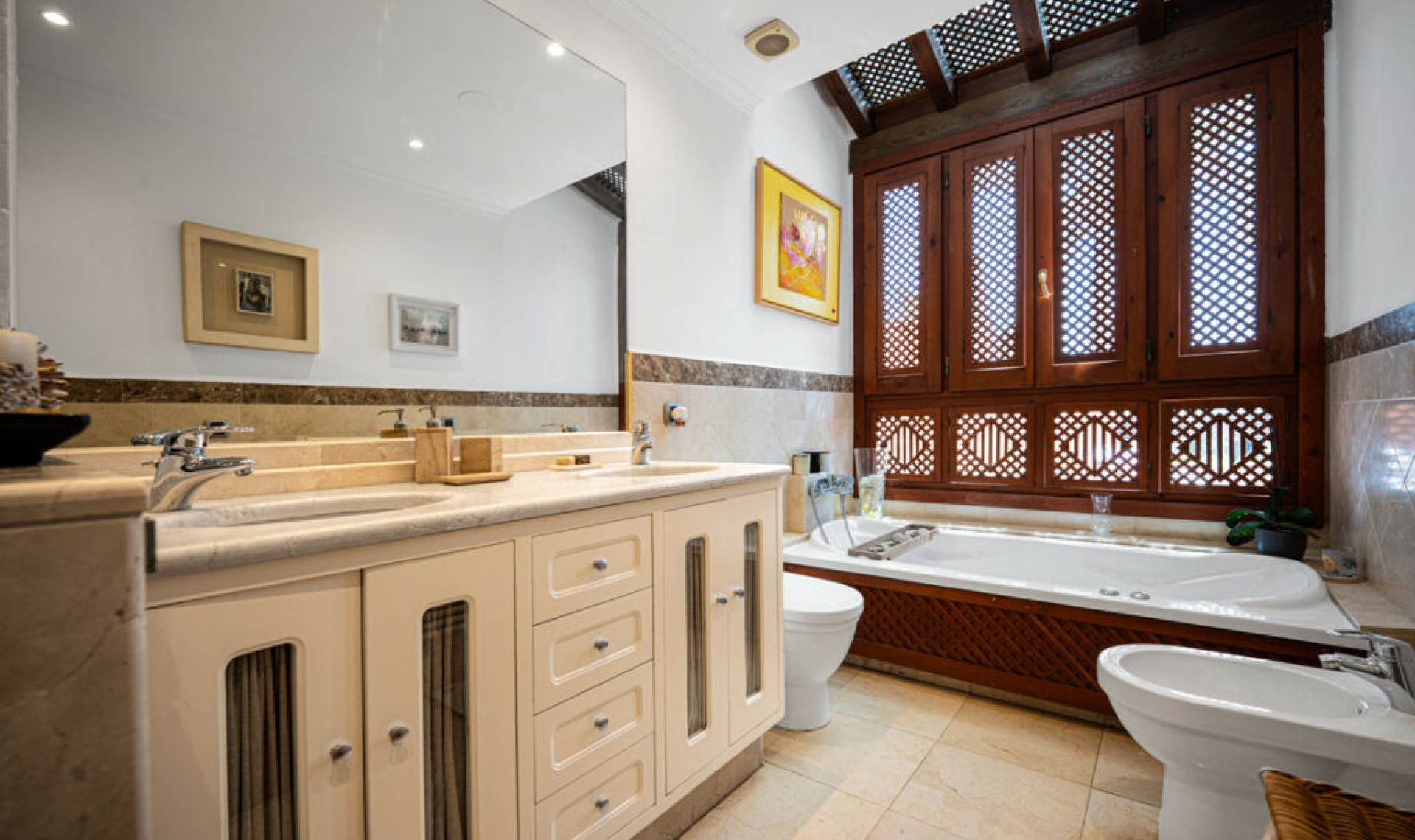 Resale - House -
Marbella