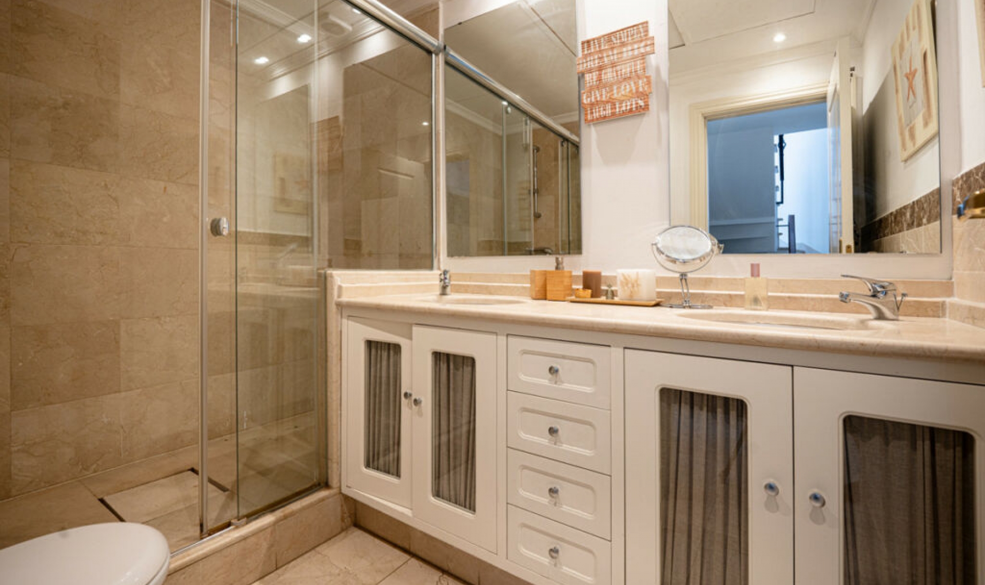 Resale - House -
Marbella