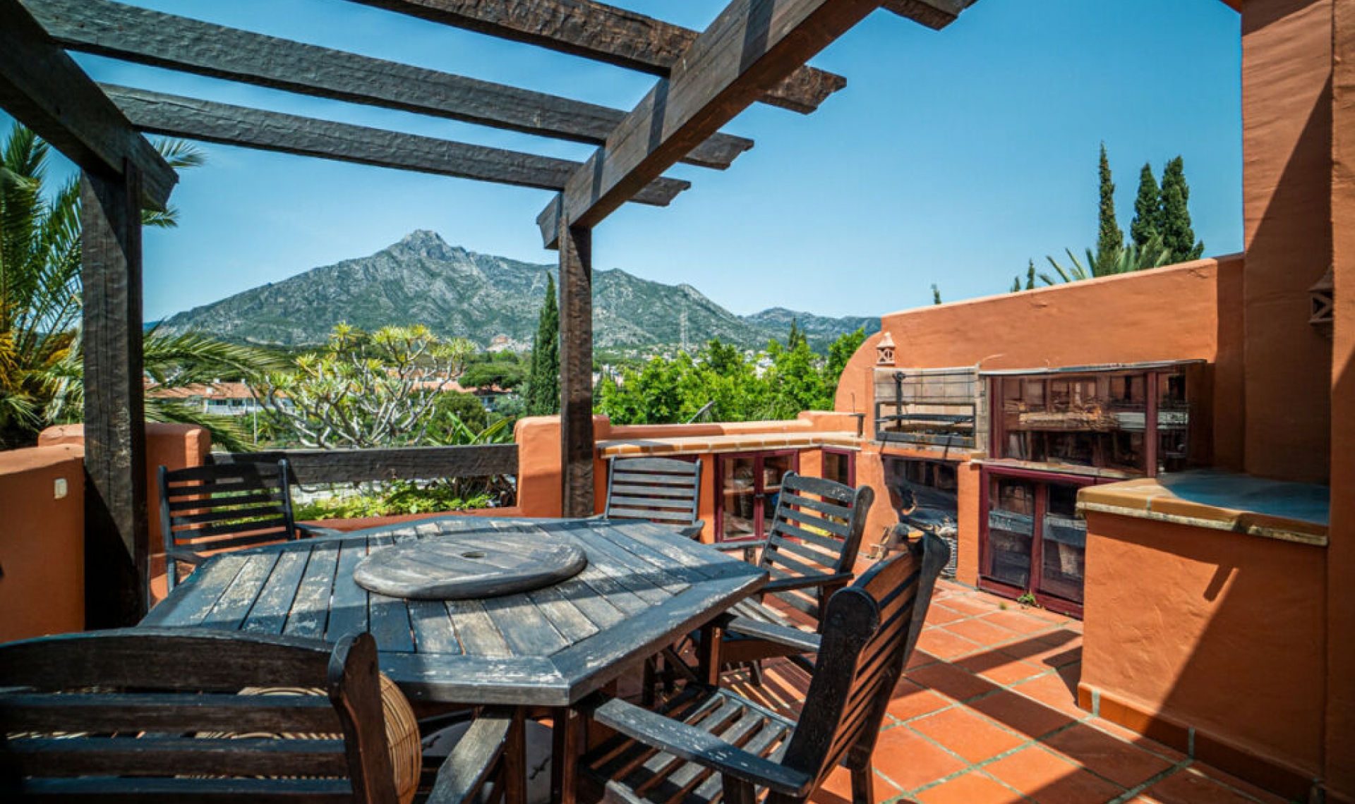 Resale - House -
Marbella