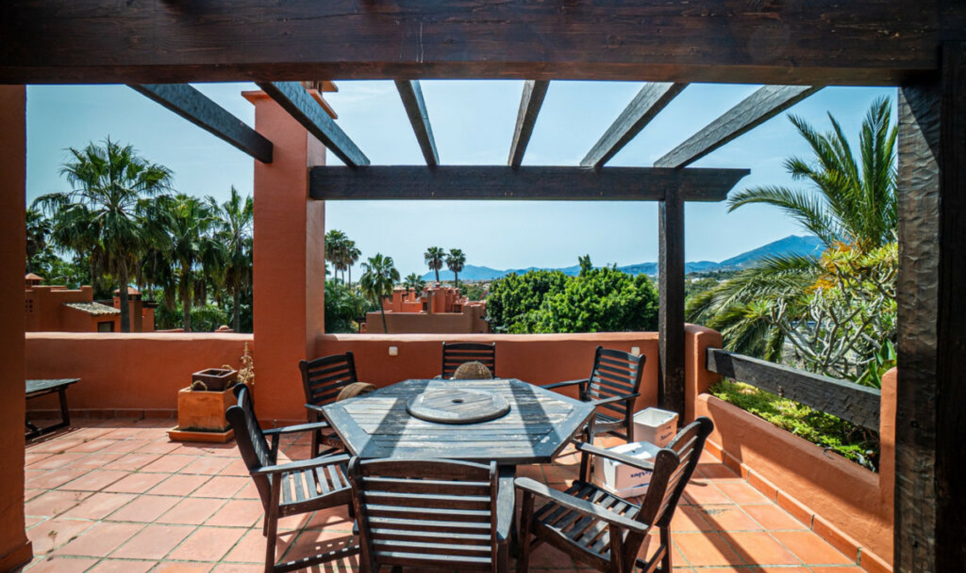 Resale - House -
Marbella