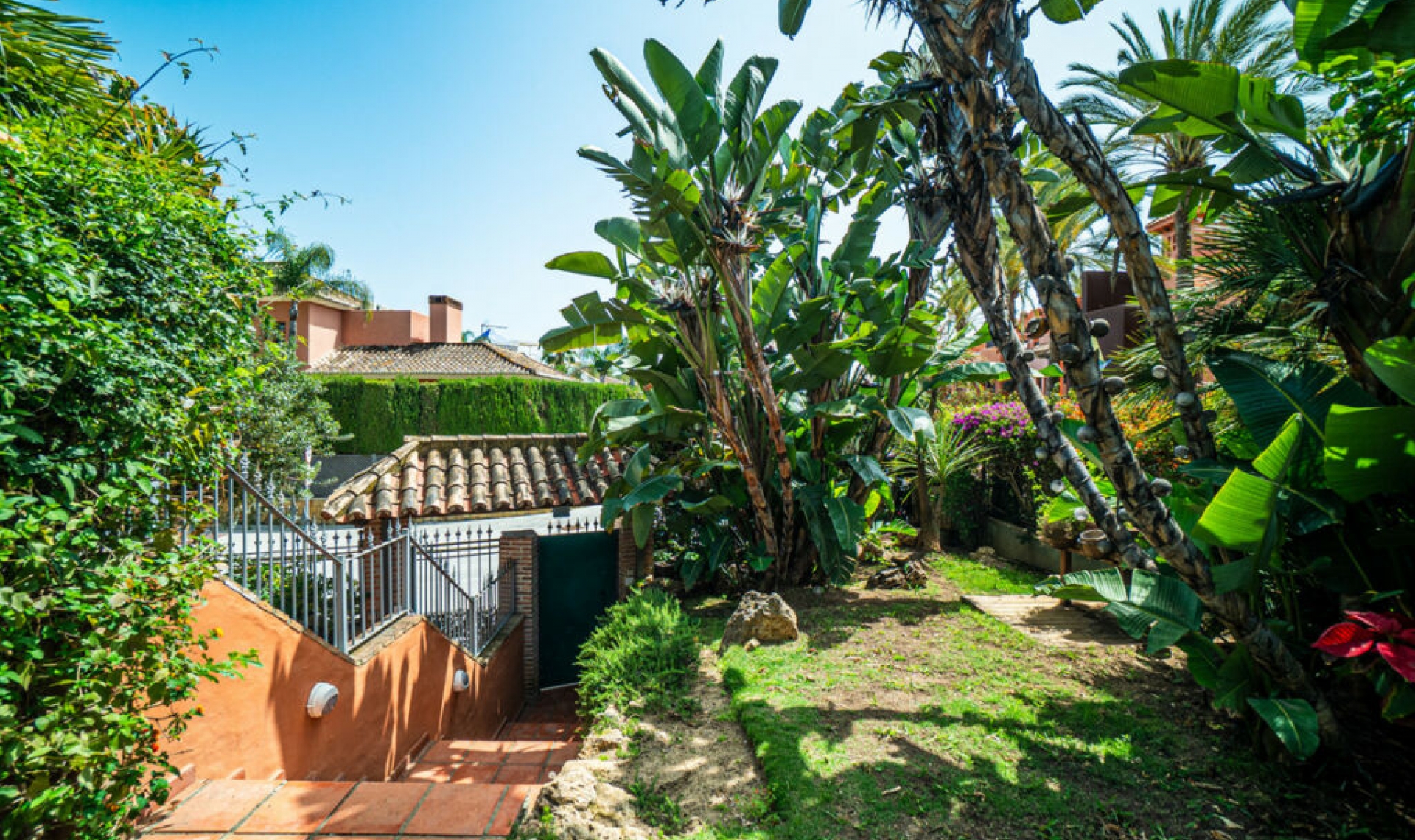 Resale - House -
Marbella