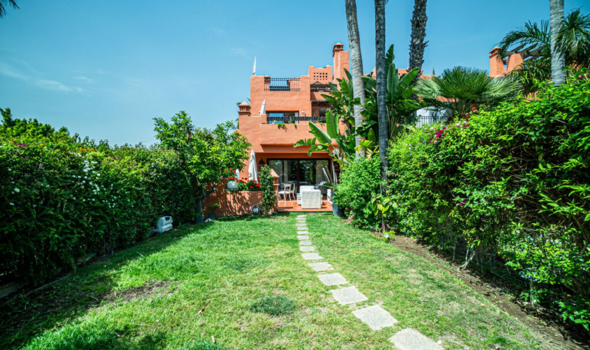 Resale - House -
Marbella