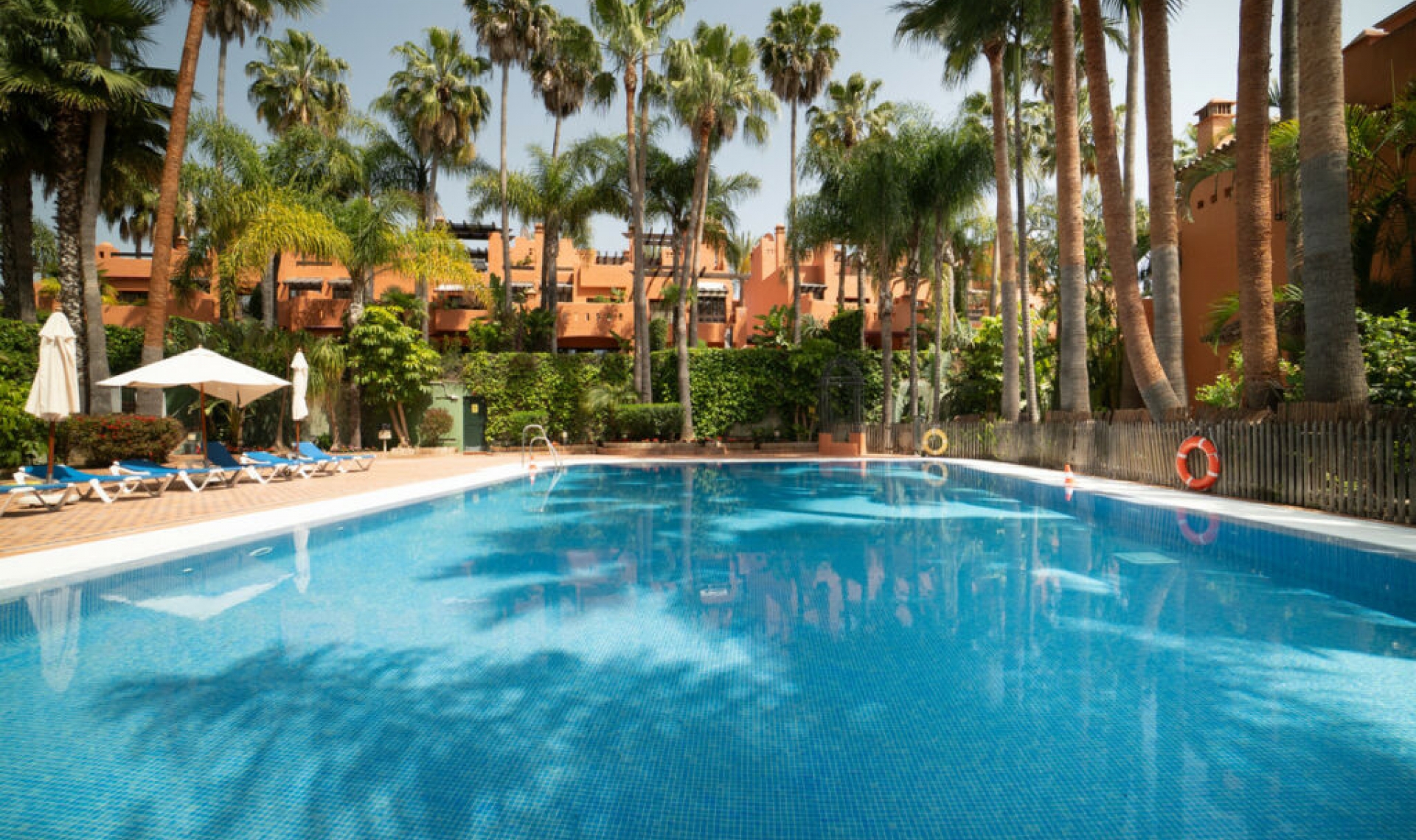 Resale - House -
Marbella