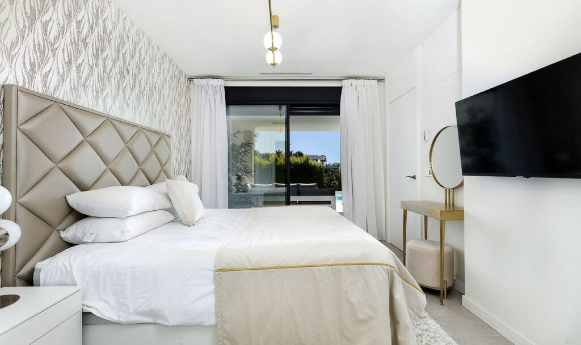 Resale - House -
Marbella