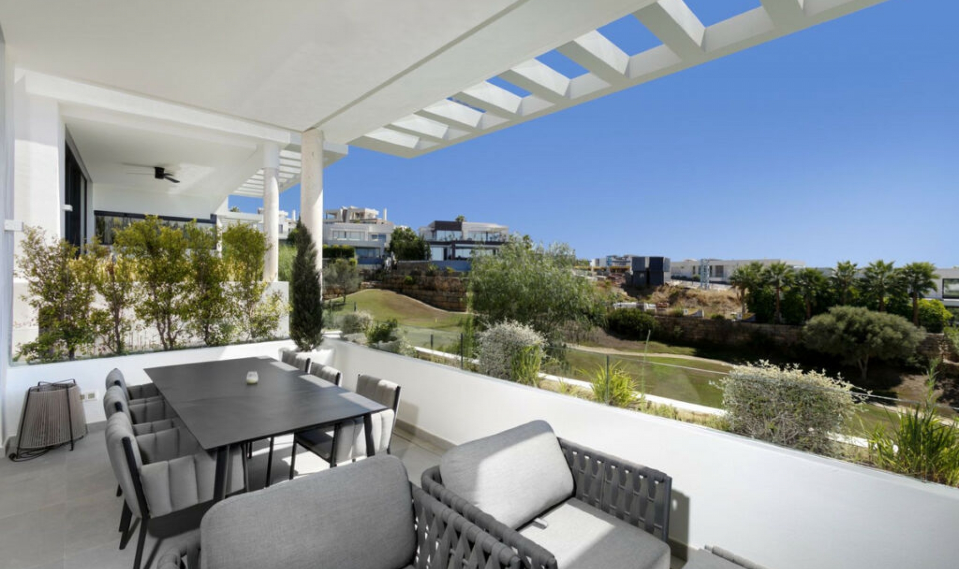 Resale - House -
Marbella