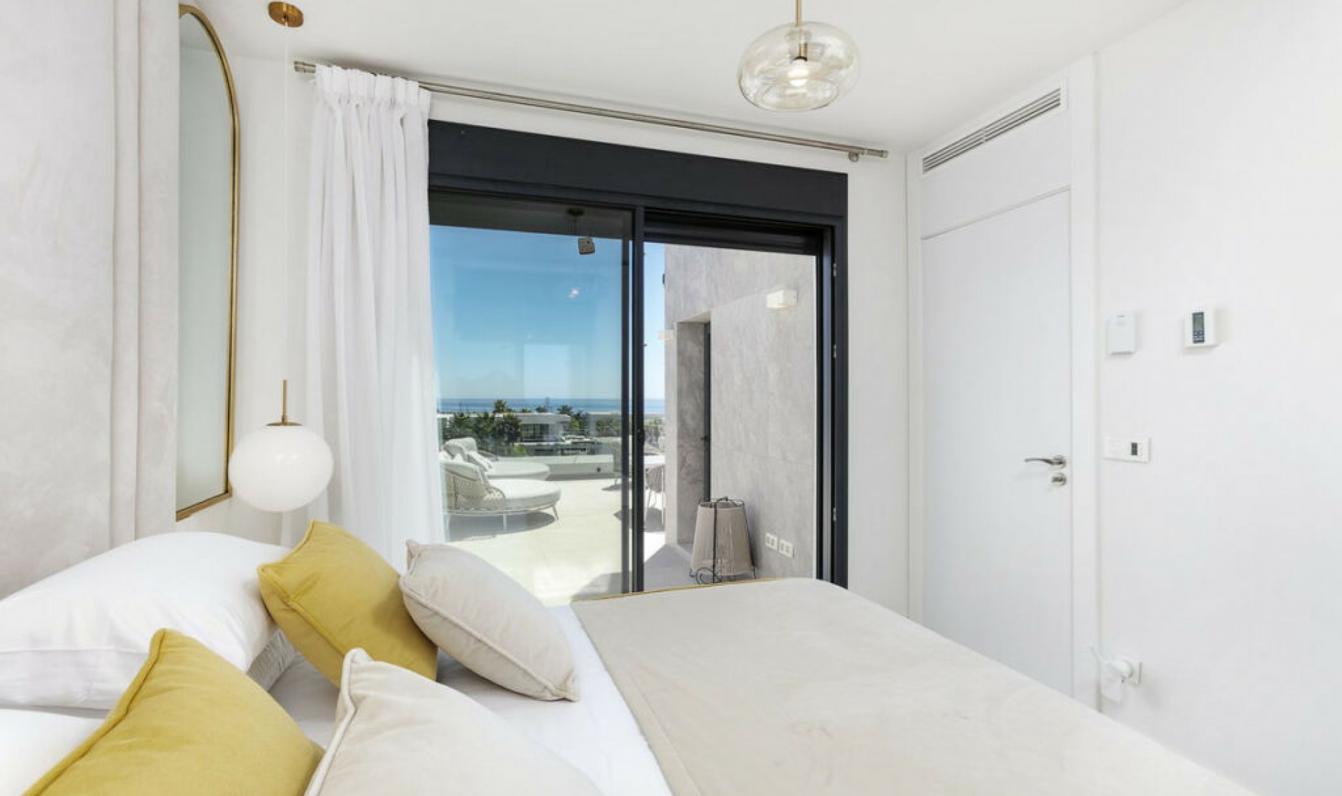 Resale - House -
Marbella