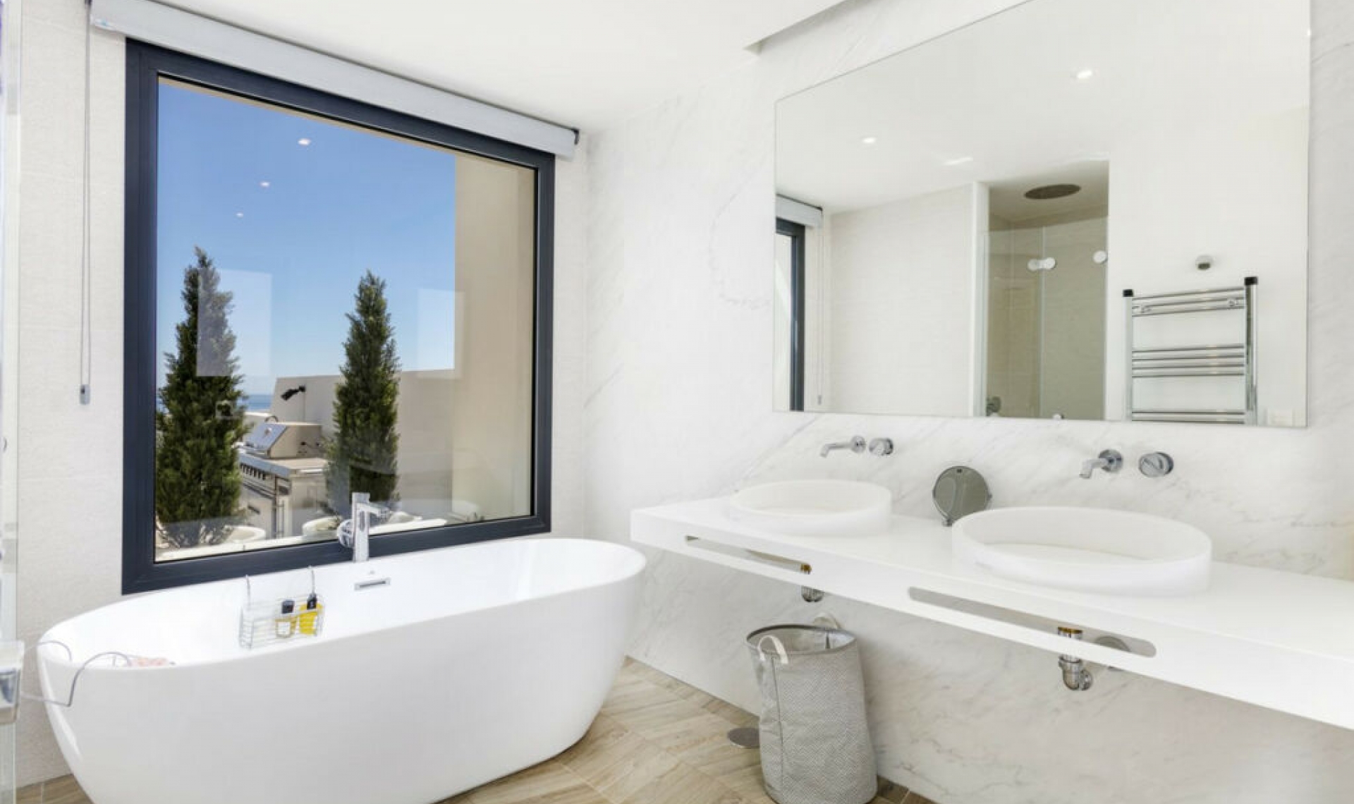 Resale - House -
Marbella