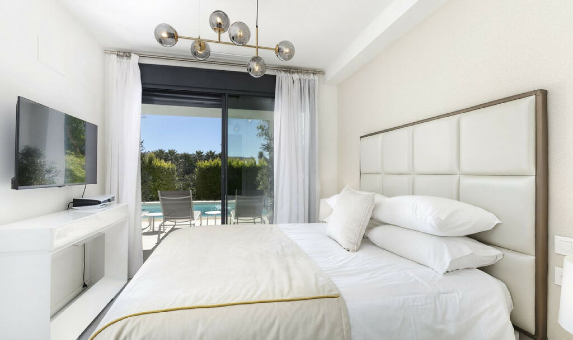 Resale - House -
Marbella