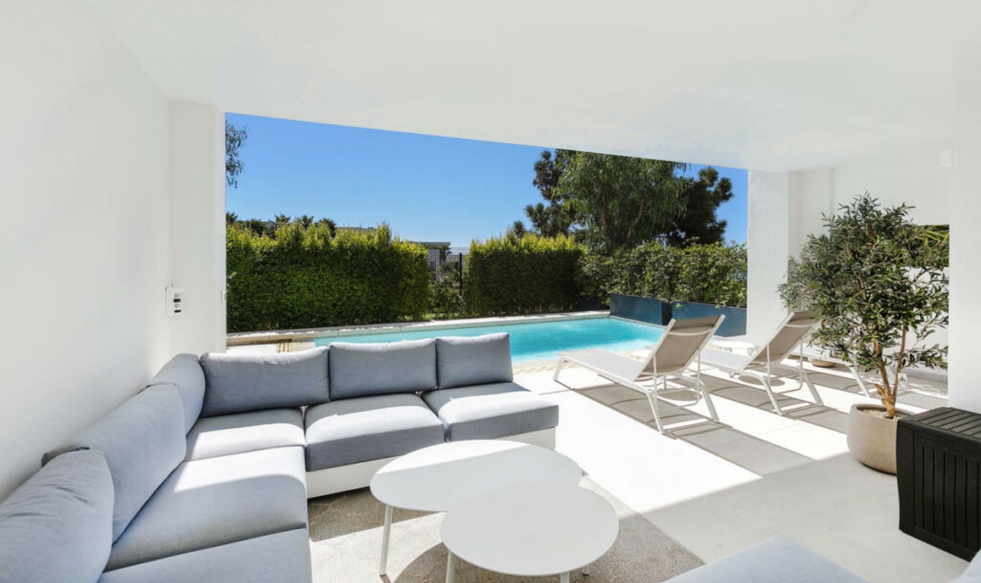 Resale - House -
Marbella