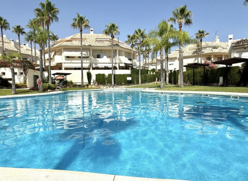 Resale - House -
Marbella