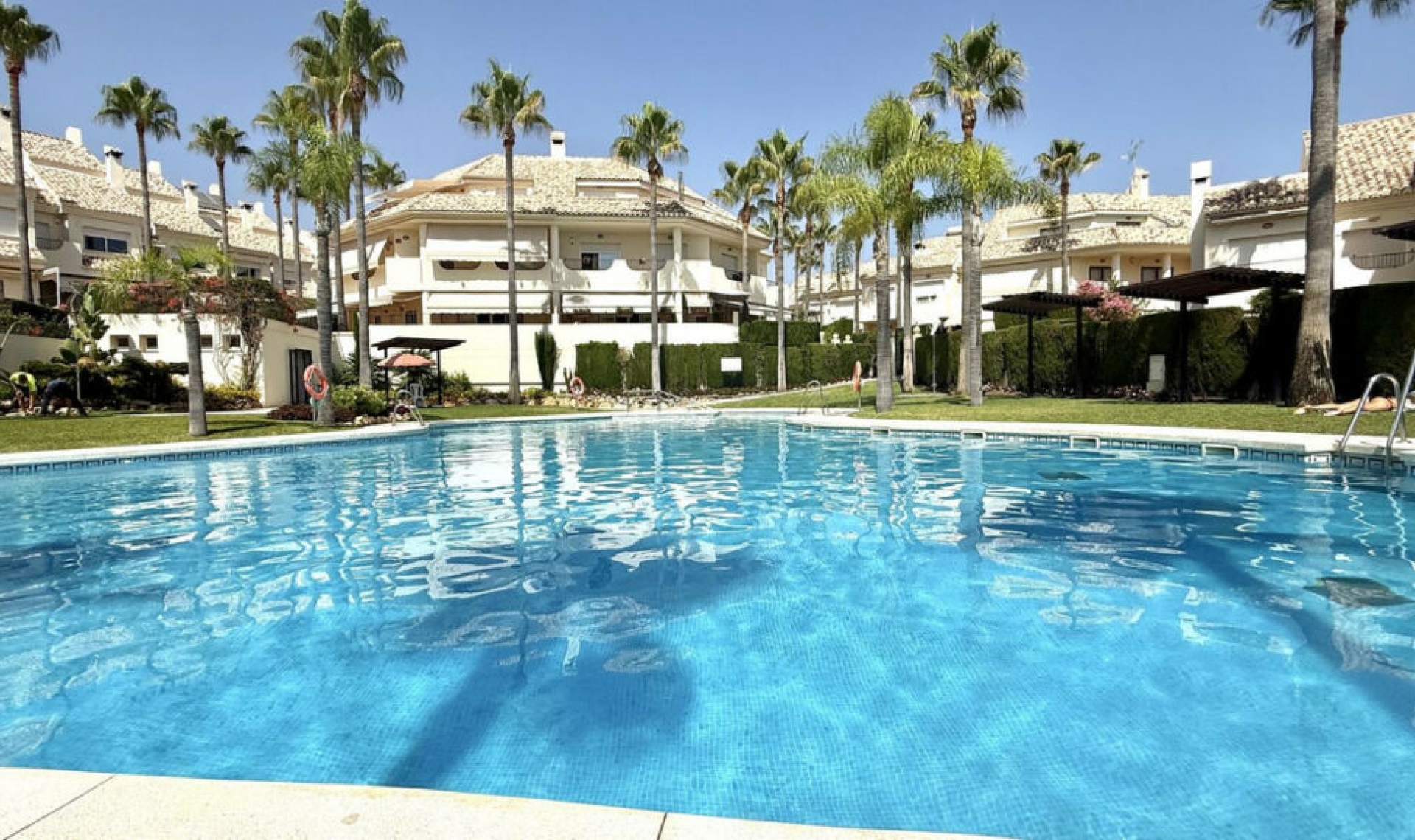 Resale - House -
Marbella