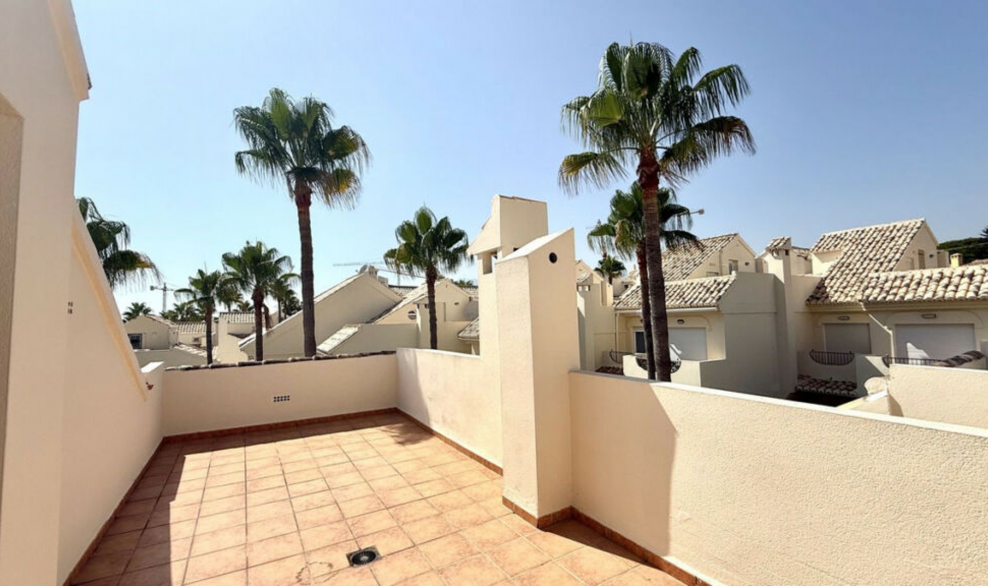 Resale - House -
Marbella