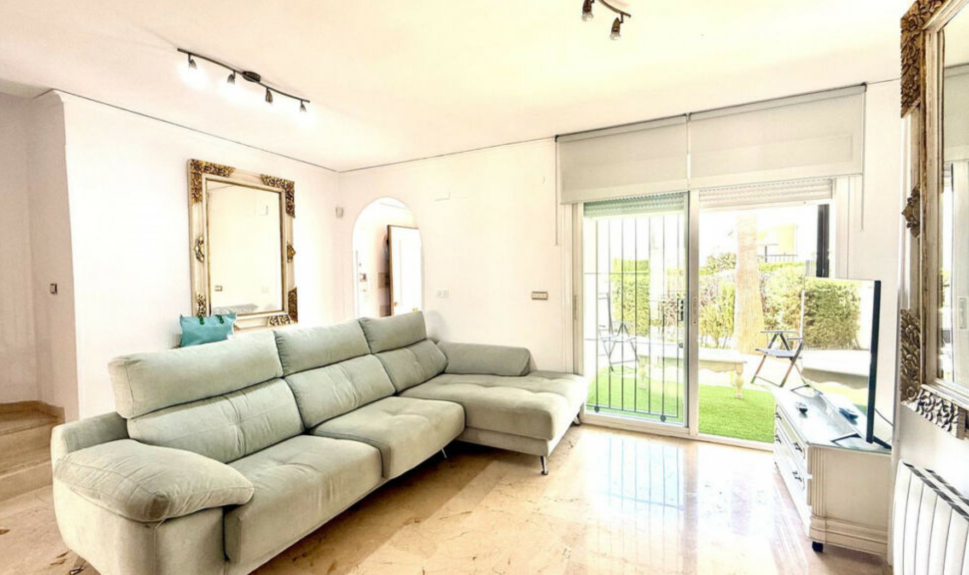 Resale - House -
Marbella