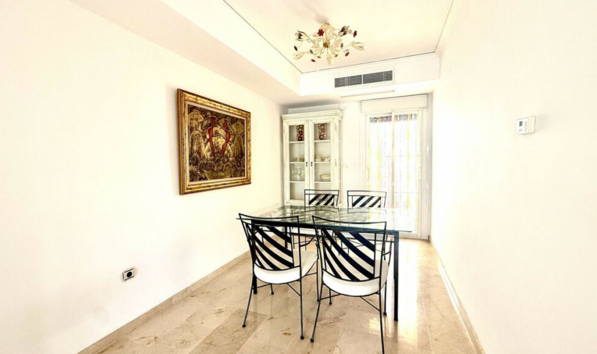 Resale - House -
Marbella