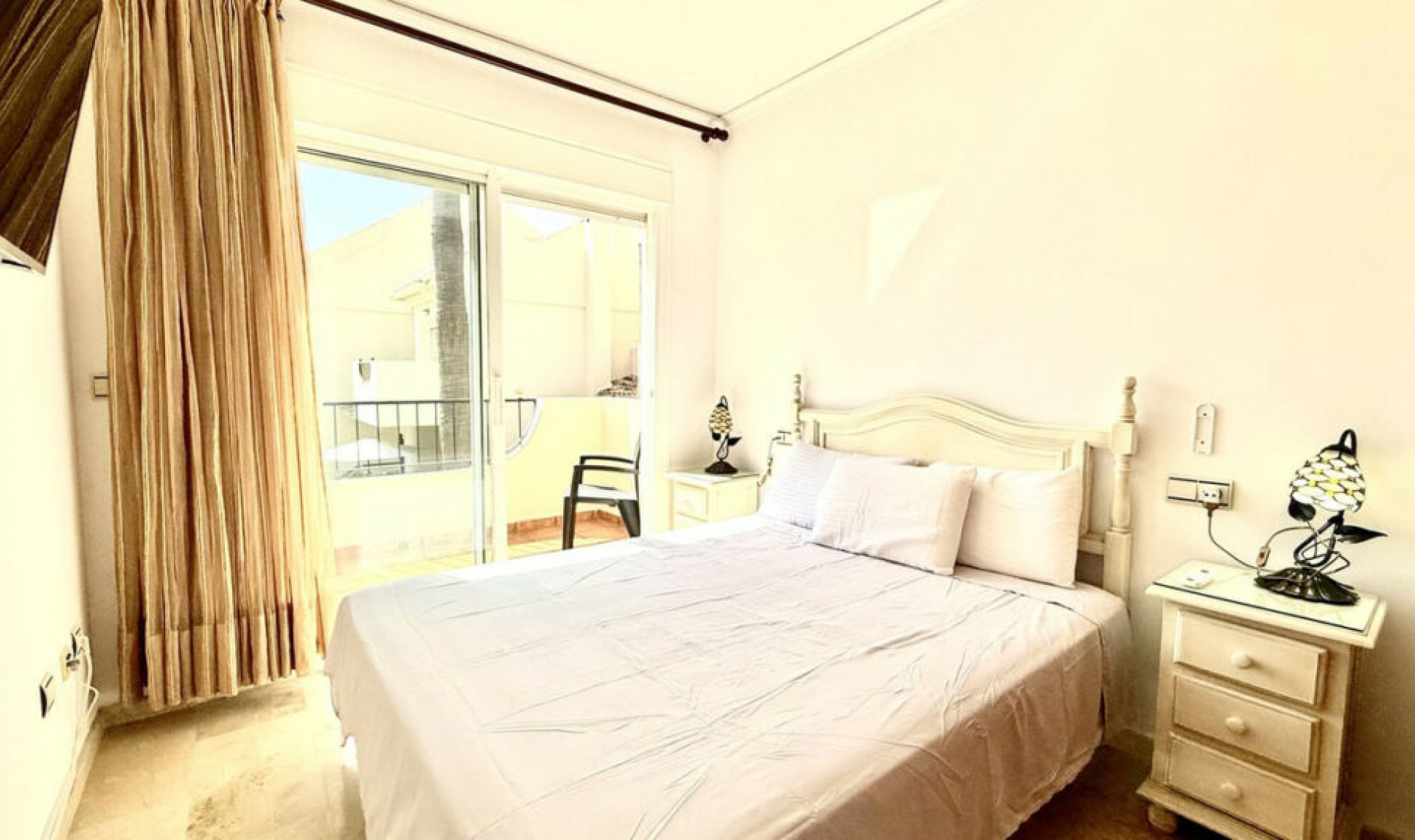 Resale - House -
Marbella