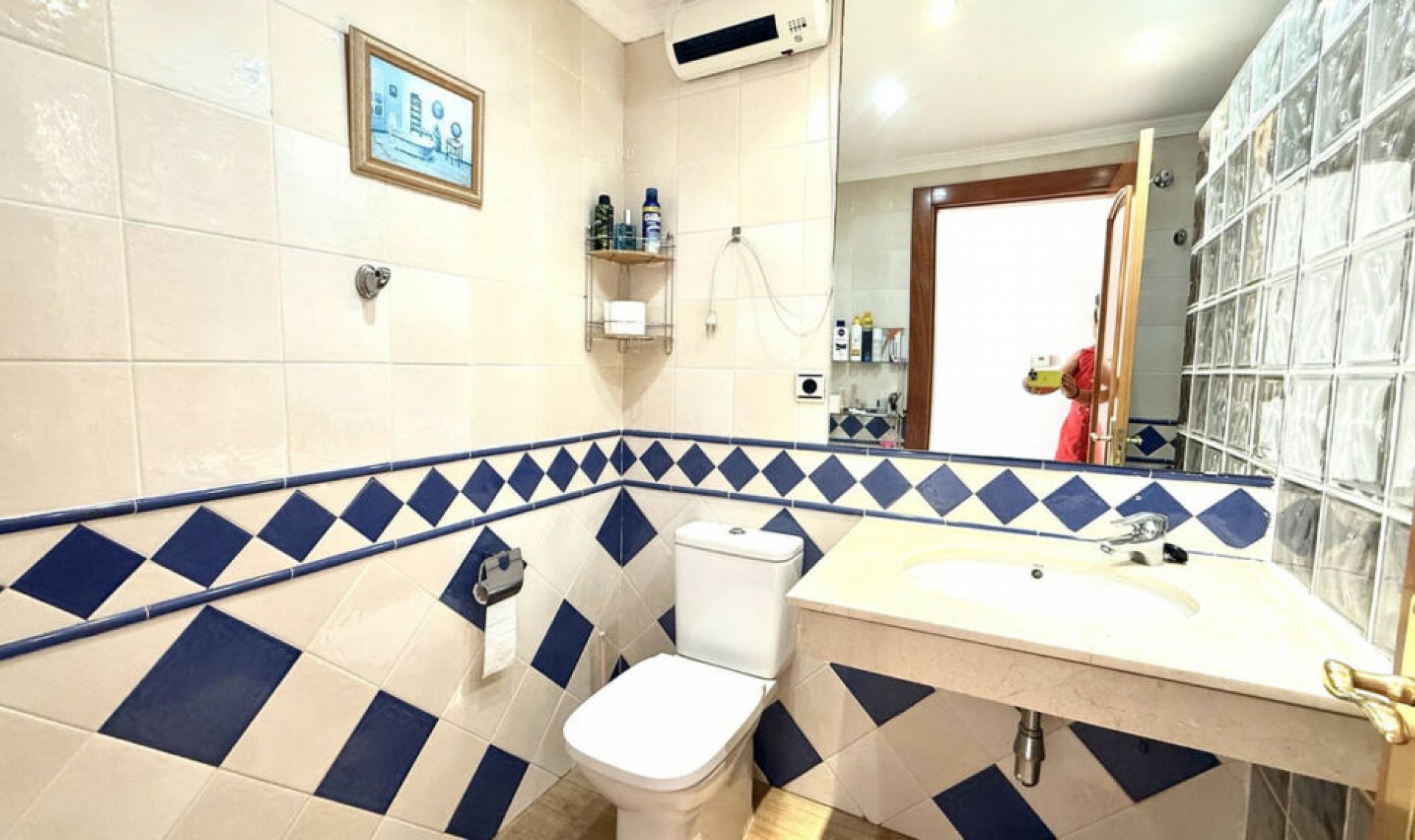 Resale - House -
Marbella