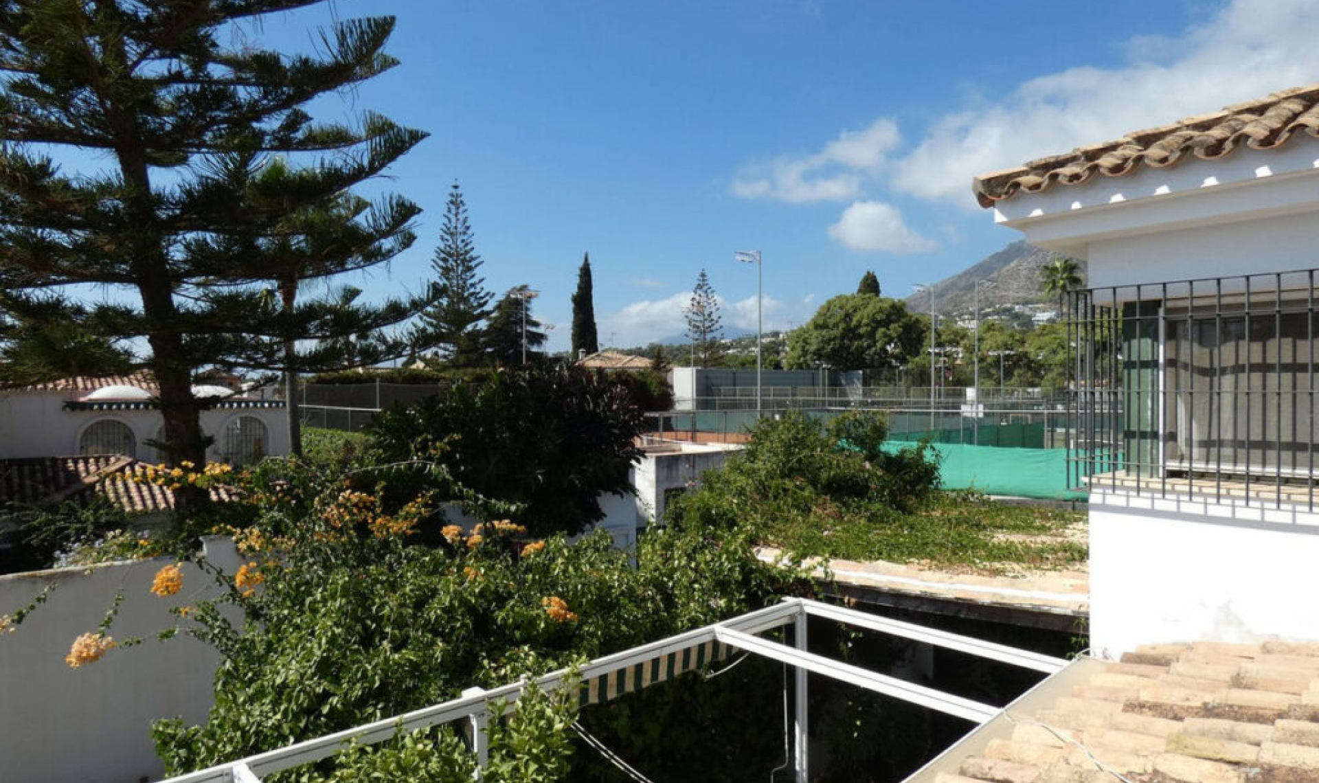 Resale - House -
Marbella